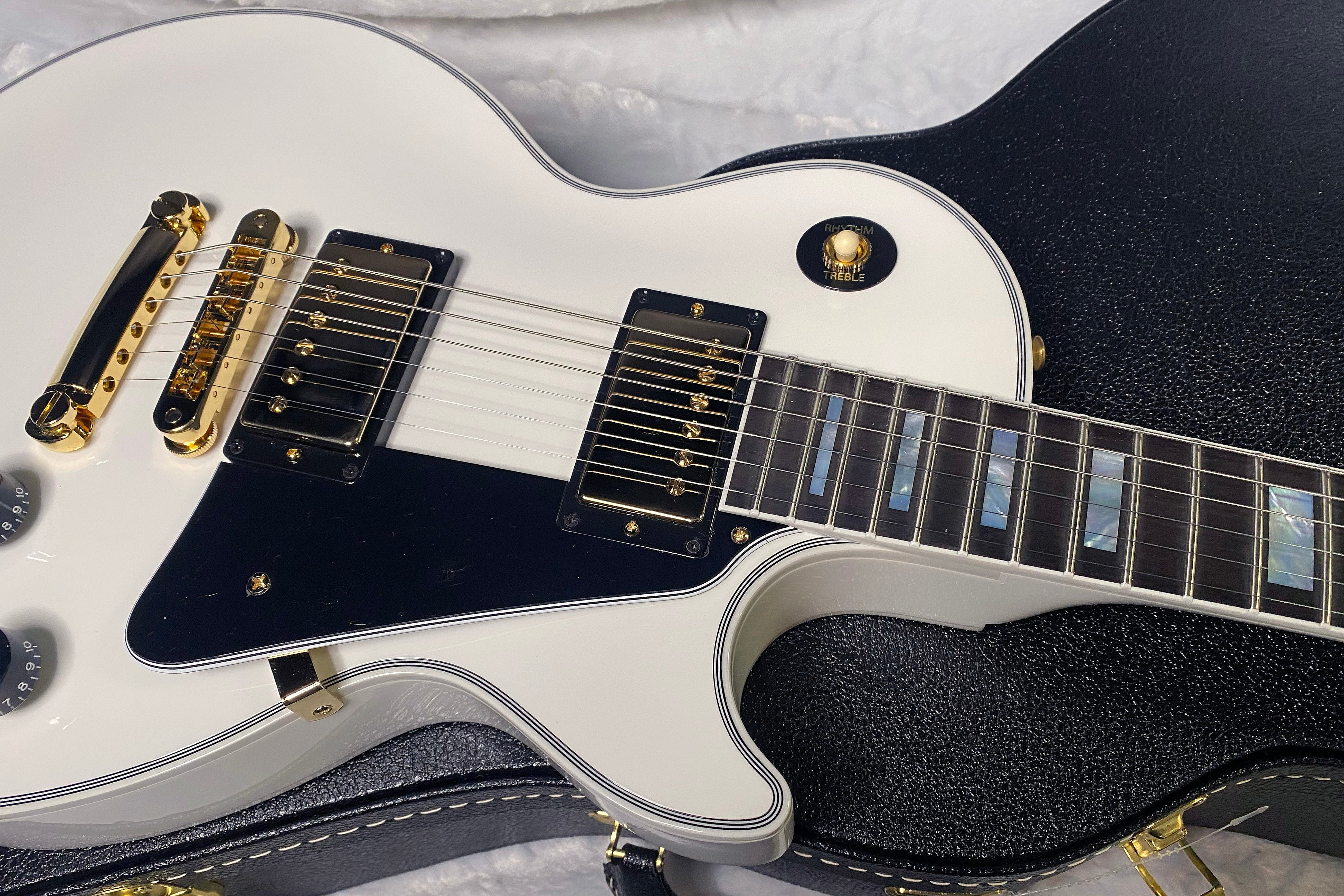 NEW! Gibson Les Paul Custom - Alpine White - Ebony Board - Authorized Dealer - 10lbs - G06473