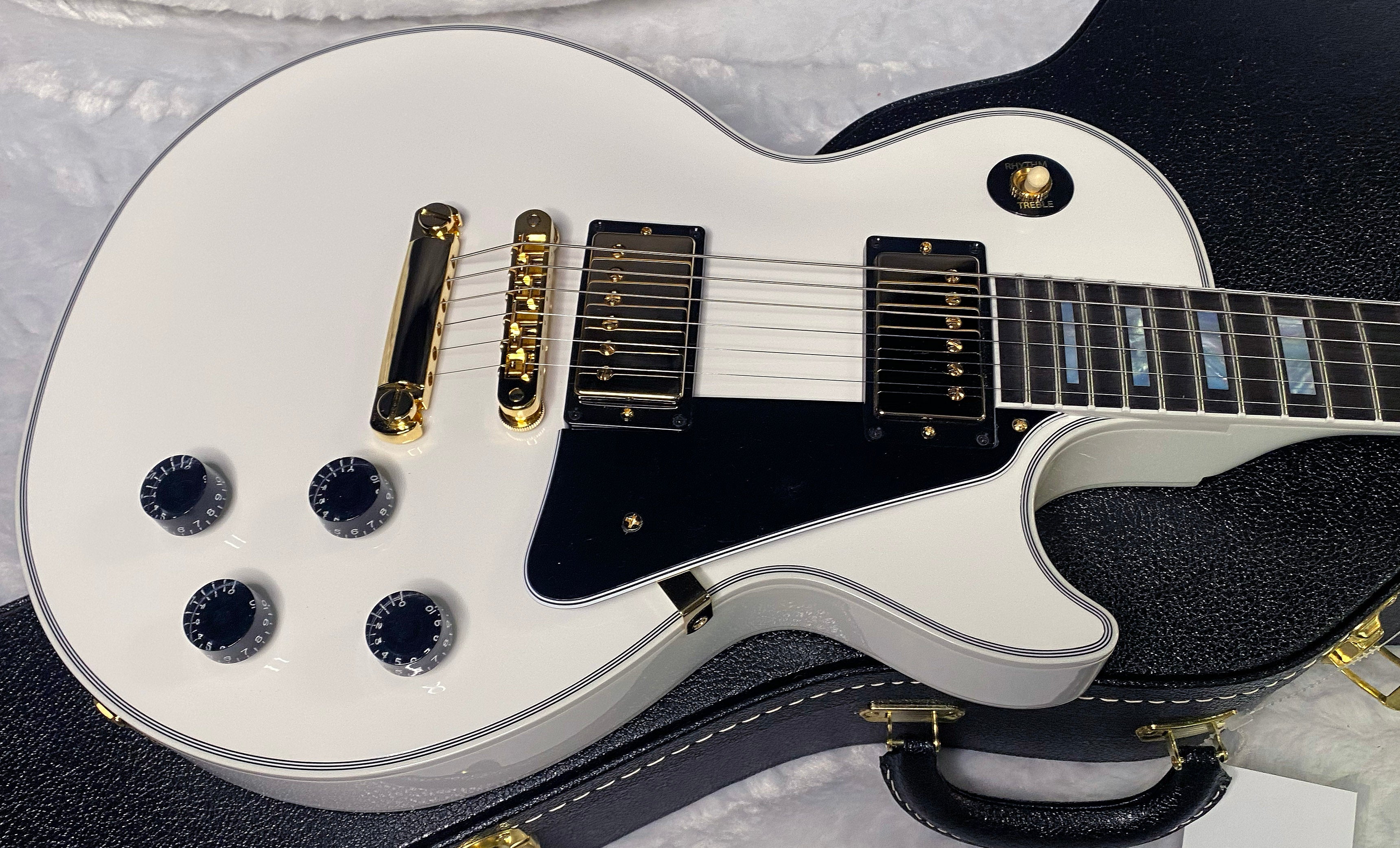 NEW! Gibson Les Paul Custom - Alpine White - Ebony Board - Authorized Dealer - 10lbs - G06473