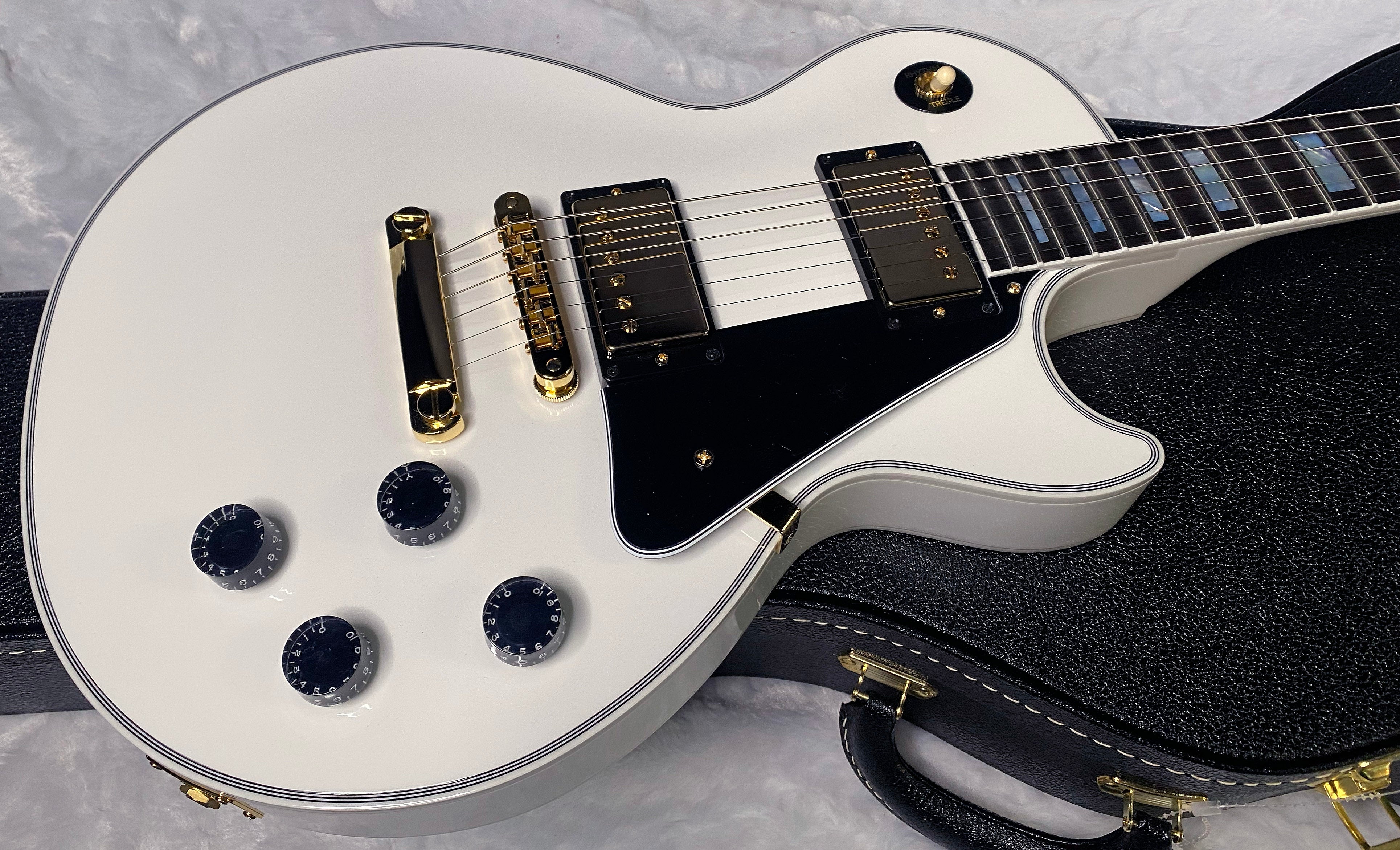 NEW! Gibson Les Paul Custom - Alpine White - Ebony Board - Authorized Dealer - 10lbs - G06473