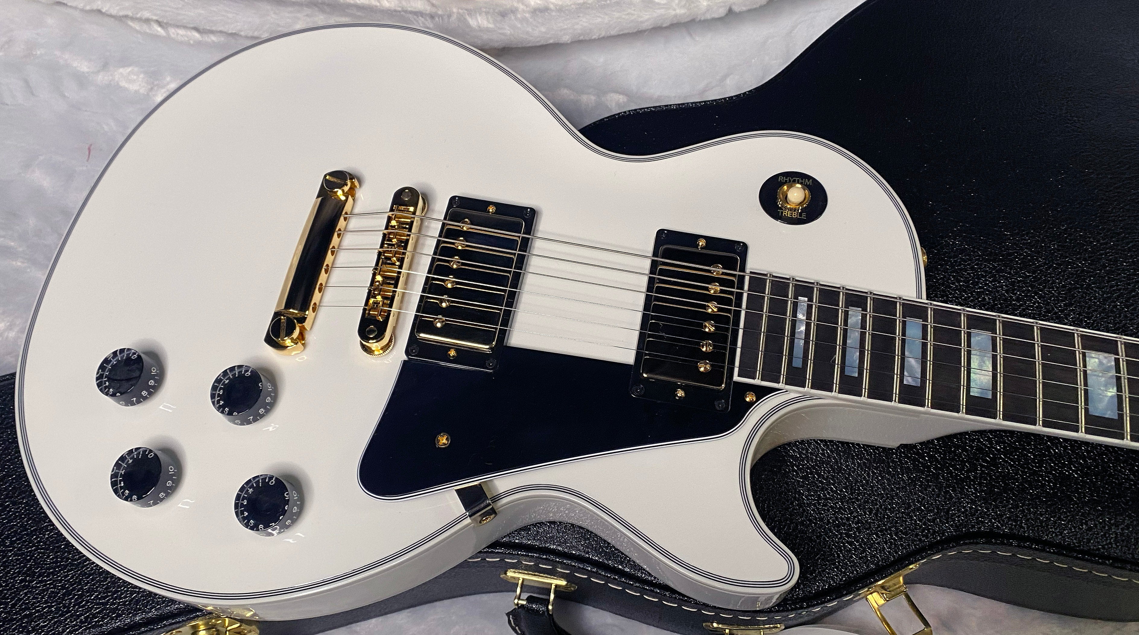 NEW! Gibson Les Paul Custom - Alpine White - Ebony Board - Authorized Dealer - Only 9.5lbs - G06446