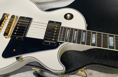 NEW! Gibson Les Paul Custom - Alpine White - Ebony Board - Authorized Dealer - Only 9.5lbs - G06446