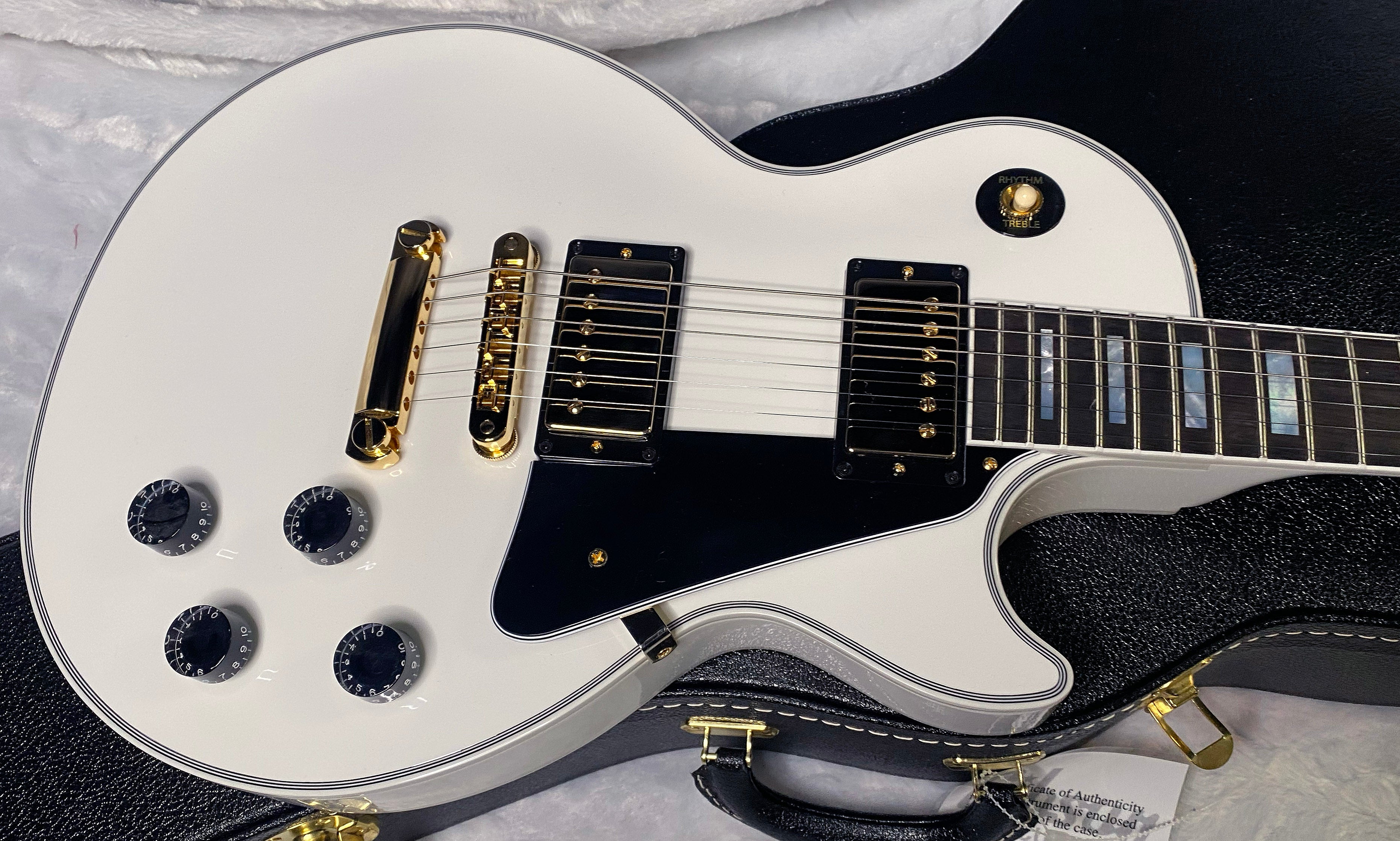 NEW! Gibson Les Paul Custom - Alpine White - Ebony Board - Authorized Dealer - Only 9.5lbs - G06446