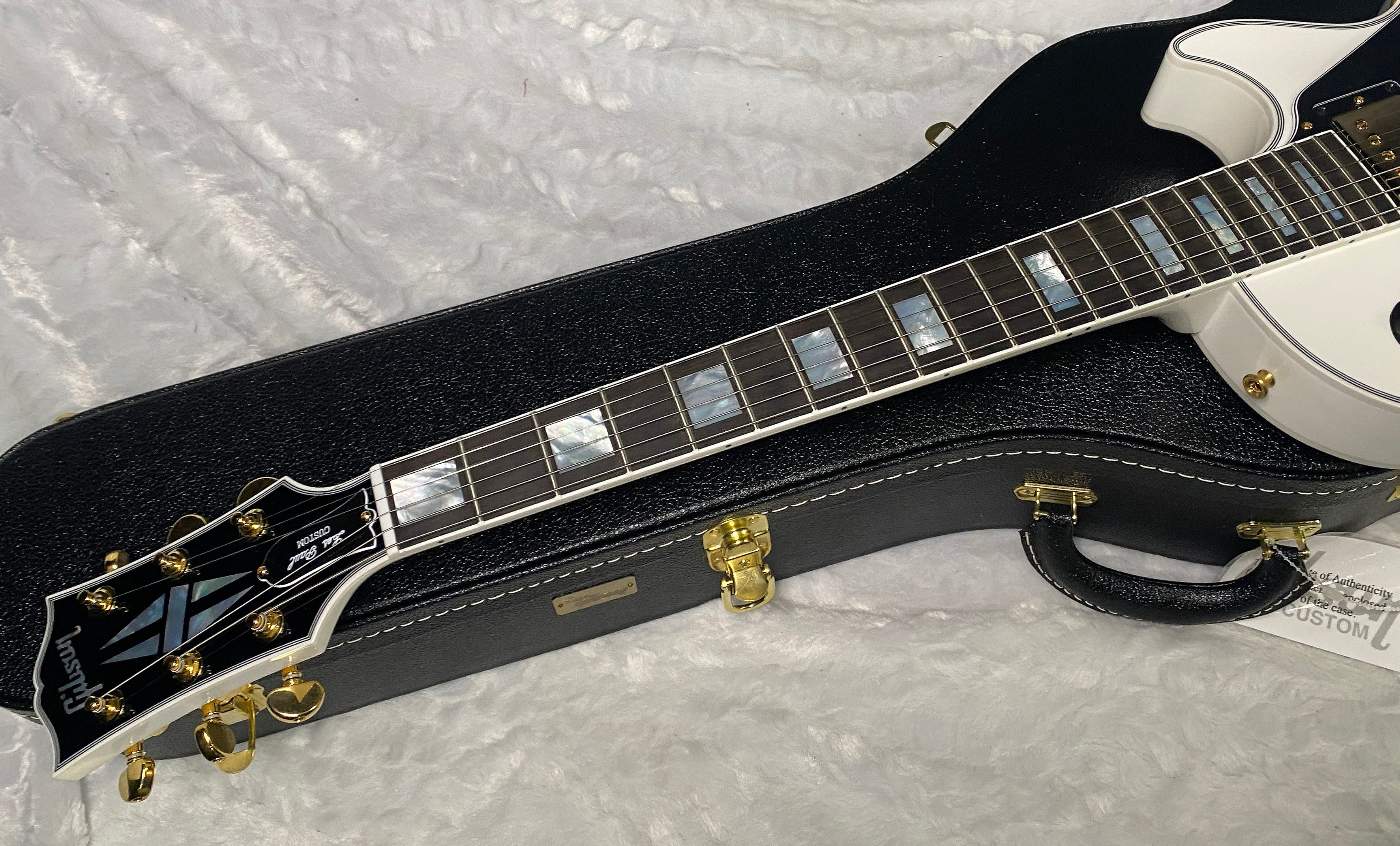 NEW! Gibson Les Paul Custom - Alpine White - Ebony Board - Authorized Dealer - Only 9.5lbs - G06446