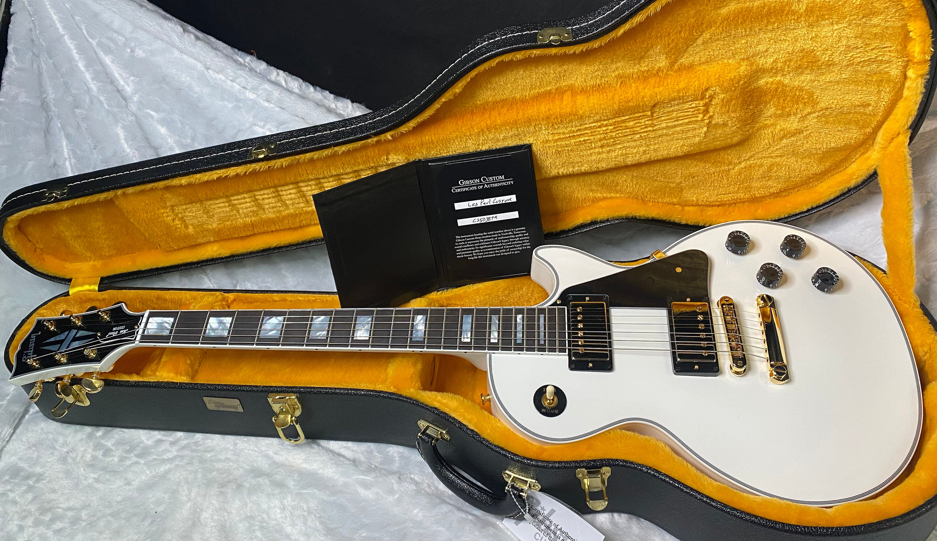 NEW! Gibson Les Paul Custom - Alpine White - Ebony Board - Authorized Dealer - Only 9.5lbs - G06446