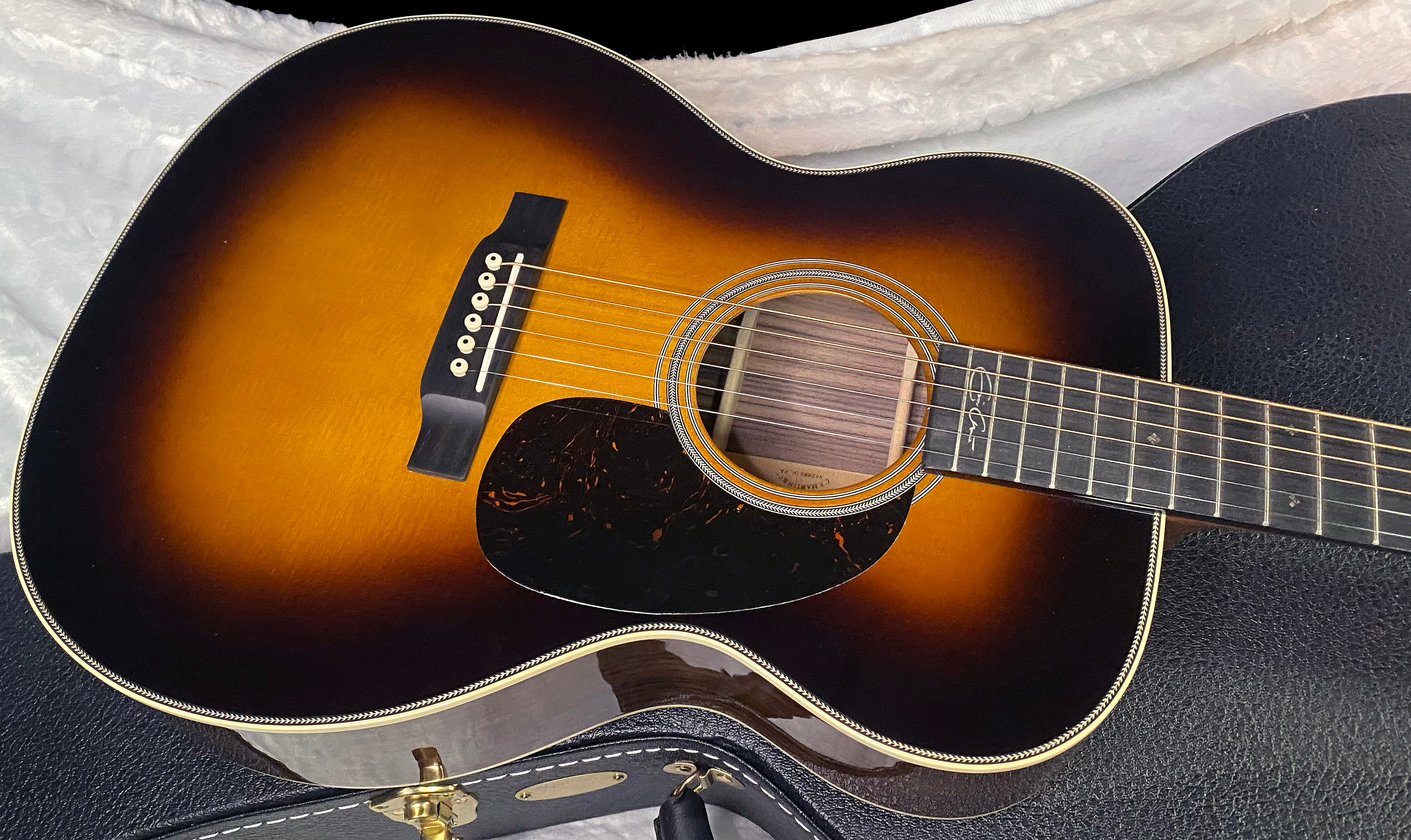 NEW! Martin 00028EC Eric Clapton Signature - Sunburst Finish - Authorized Dealer - 4.1lbs - G06780