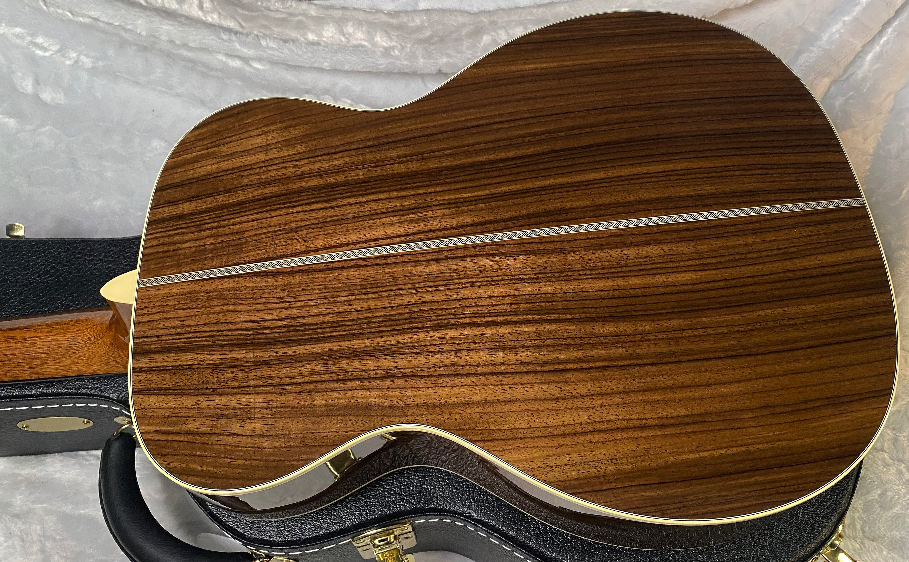 NEW! Martin 00028EC Eric Clapton Signature - Sunburst Finish - Authorized Dealer - 4.1lbs - G06780