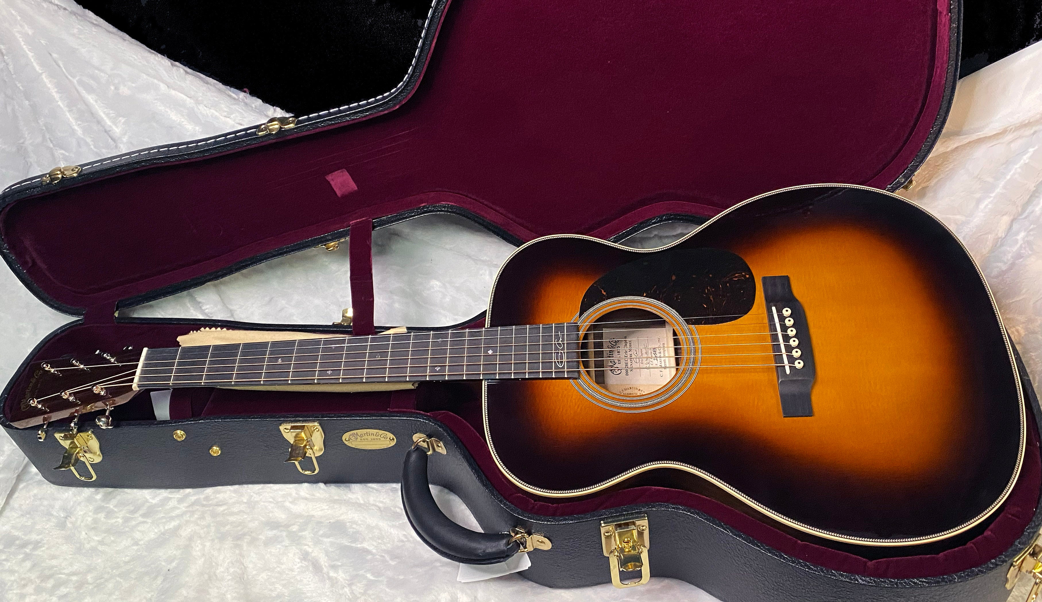 NEW! Martin 00028EC Eric Clapton Signature - Sunburst Finish - Authorized Dealer - 4.1lbs - G06780