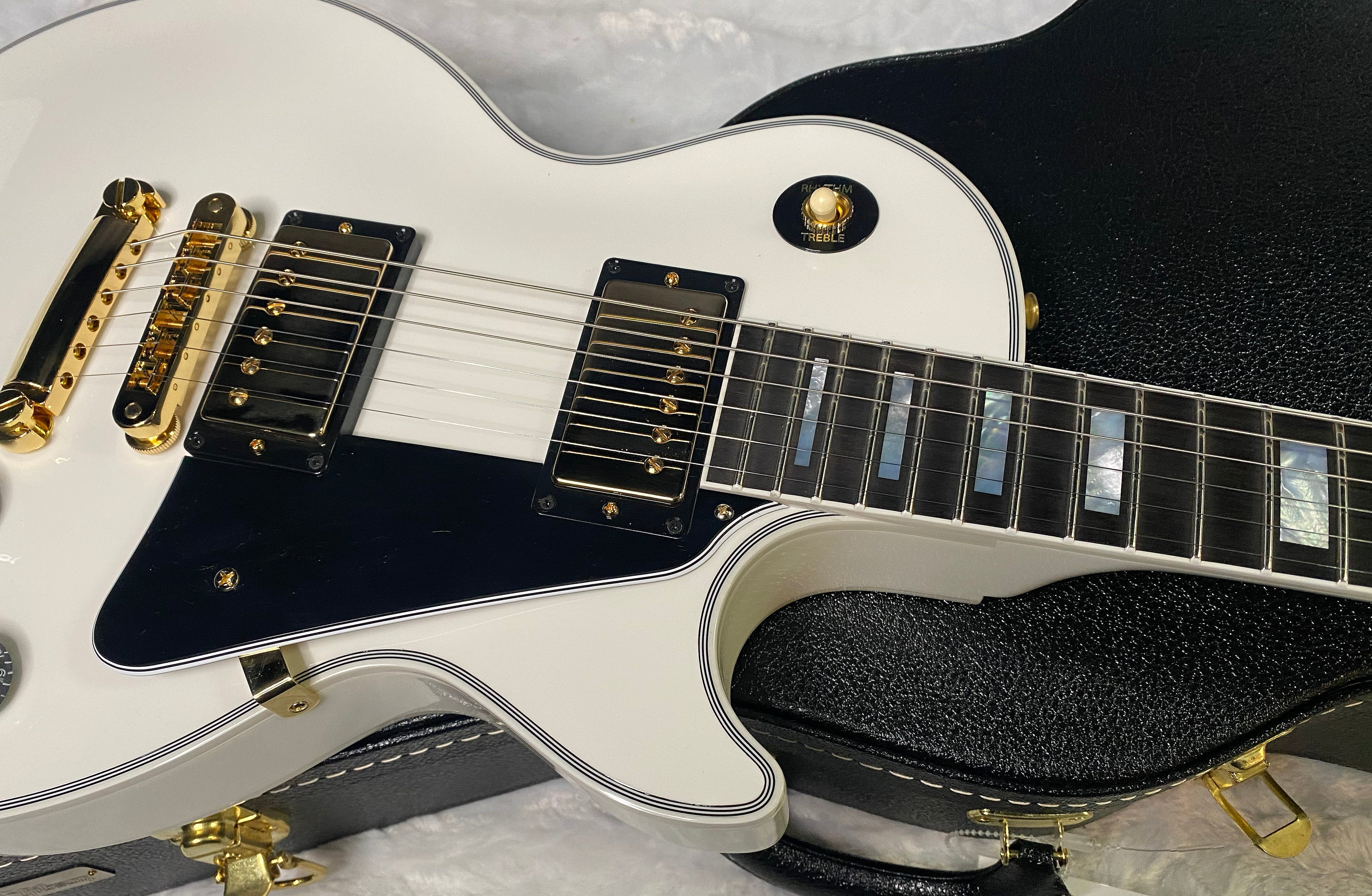 NEW! Gibson Les Paul Custom - Alpine White - Ebony Board - Authorized Dealer - 10.65lbs - G06422