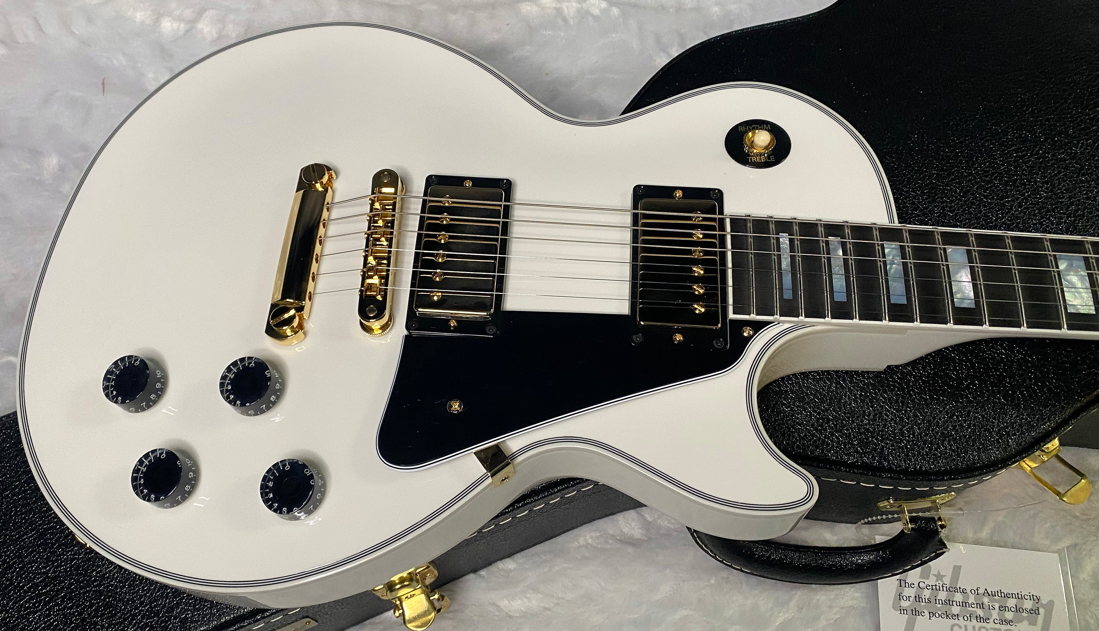 NEW! Gibson Les Paul Custom - Alpine White - Ebony Board - Authorized Dealer - 10.65lbs - G06422
