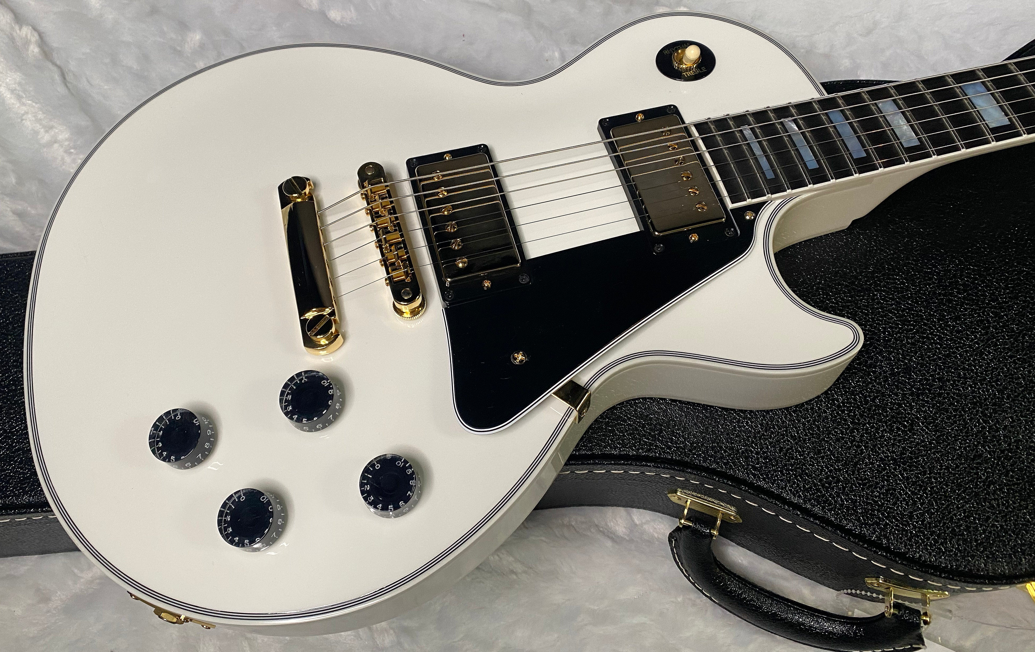 NEW! Gibson Les Paul Custom - Alpine White - Ebony Board - Authorized Dealer - 10.65lbs - G06422