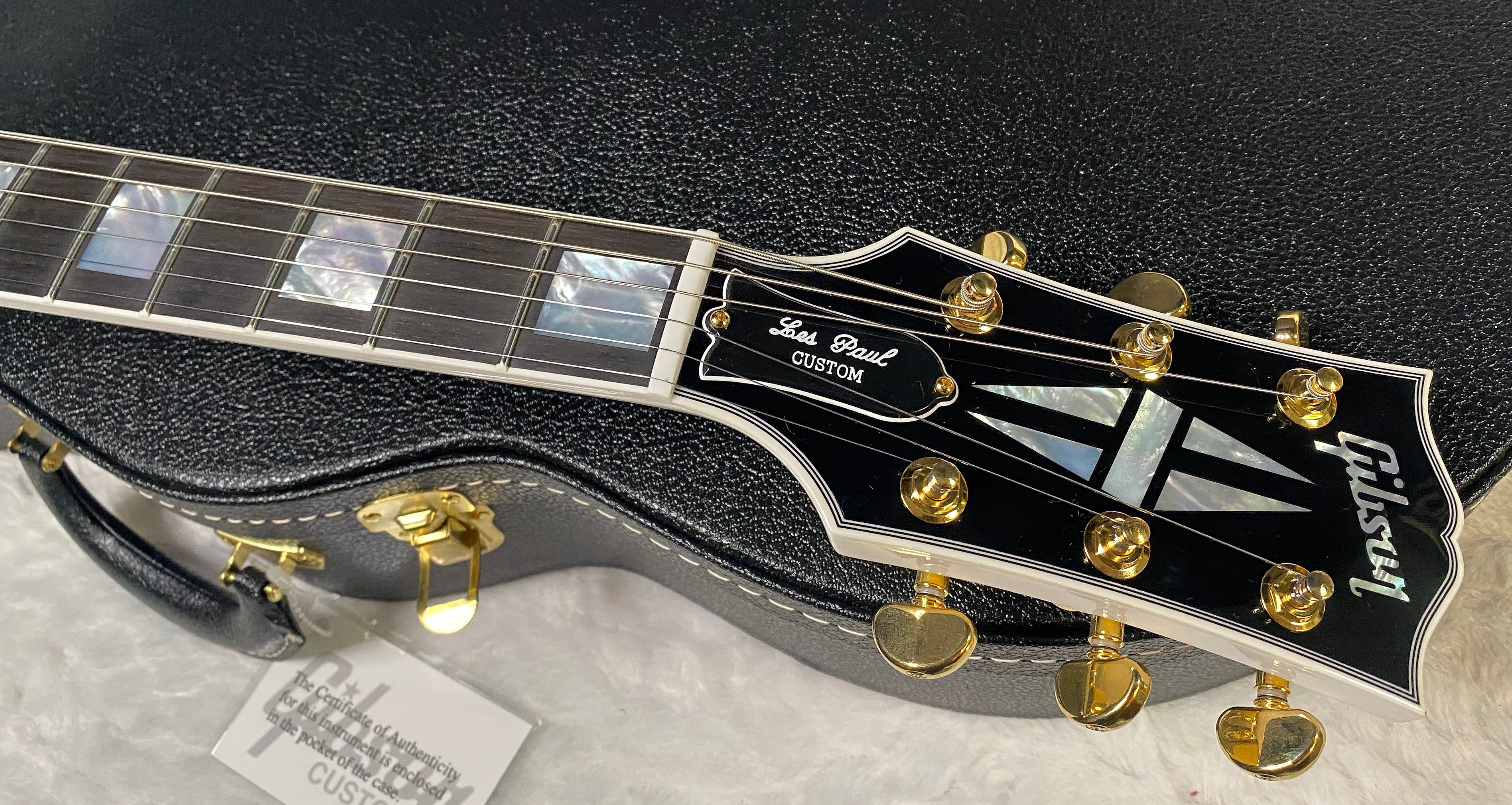 NEW! Gibson Les Paul Custom - Alpine White - Ebony Board - Authorized Dealer - 10.65lbs - G06422