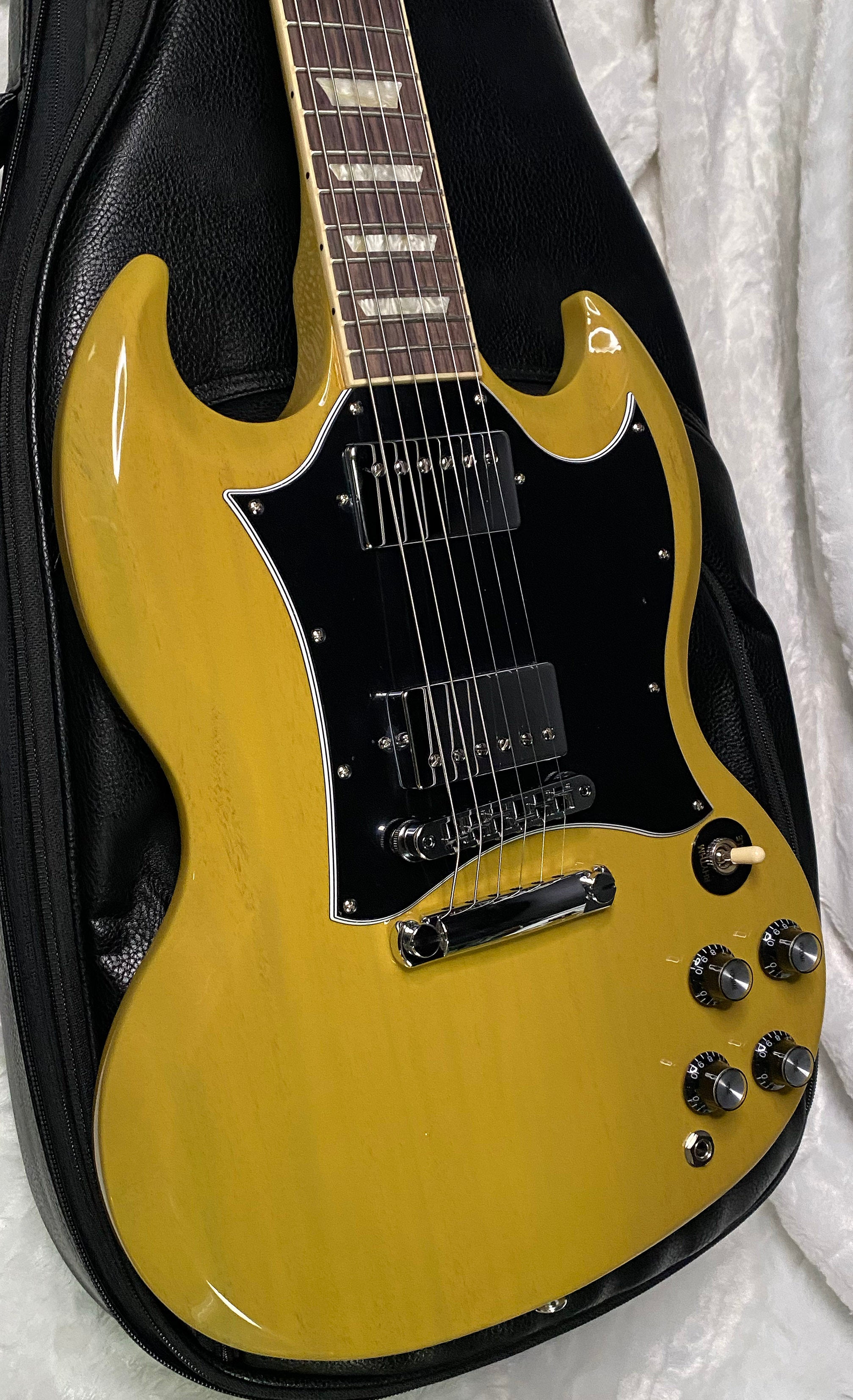 NEW ! Gibson SG Standard TV Yellow Finish - Original Gibson Leather Gig Bag - Authorized Dealer - Only 6.8 lbs - G07276