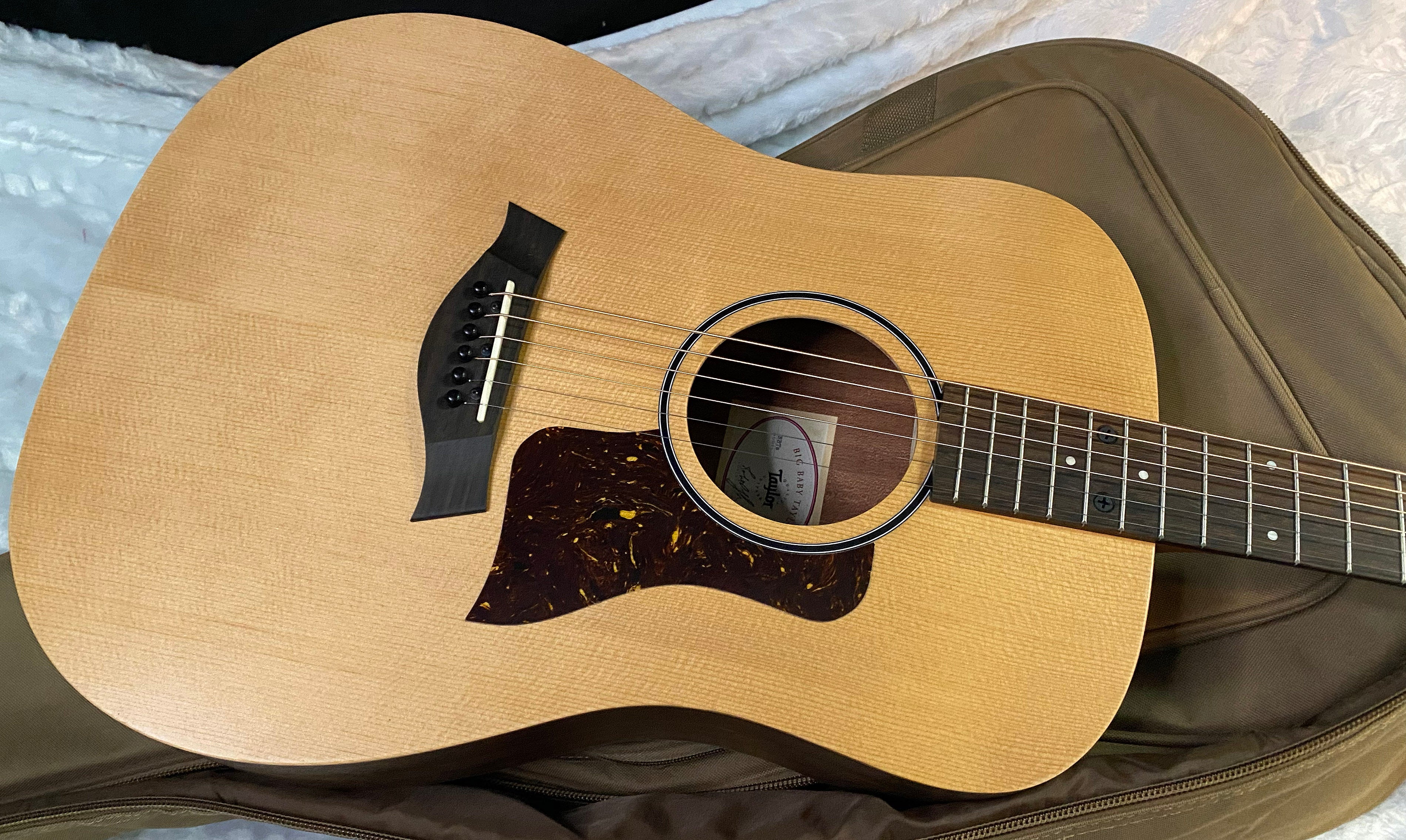 NEW! Taylor Big Baby Taylor BBTe Acoustic-electric Guitar - Natural Sitka Spruce - 4lbs - Authorized Dealer - G06258