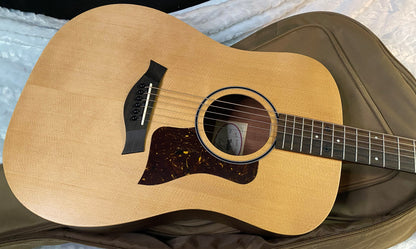 NEW! Taylor Big Baby Taylor BBTe Acoustic-electric Guitar - Natural Sitka Spruce - 4lbs - Authorized Dealer - G06258