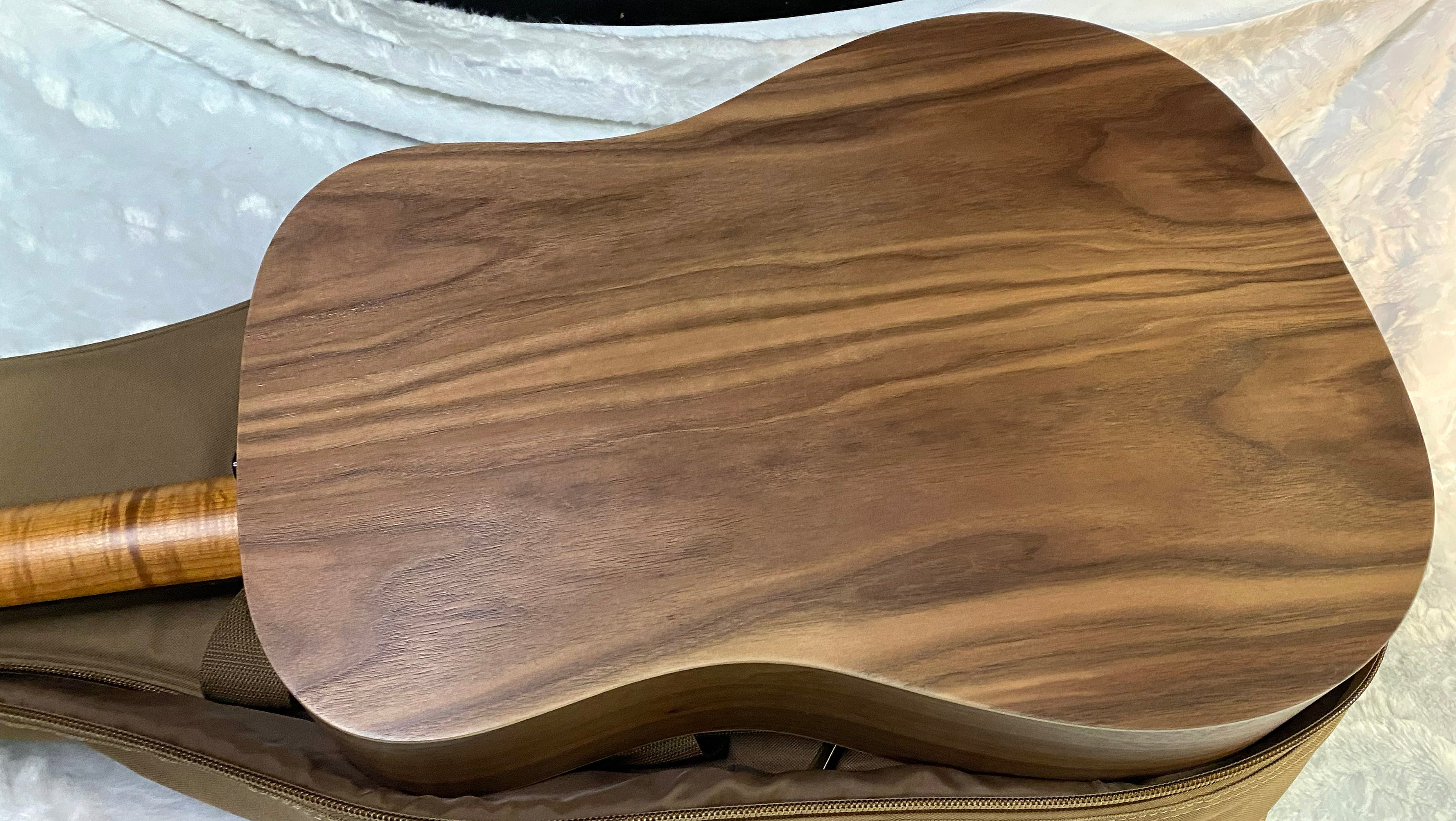 NEW! Taylor Big Baby Taylor BBTe Acoustic-electric Guitar - Natural Sitka Spruce - 4lbs - Authorized Dealer - G06258