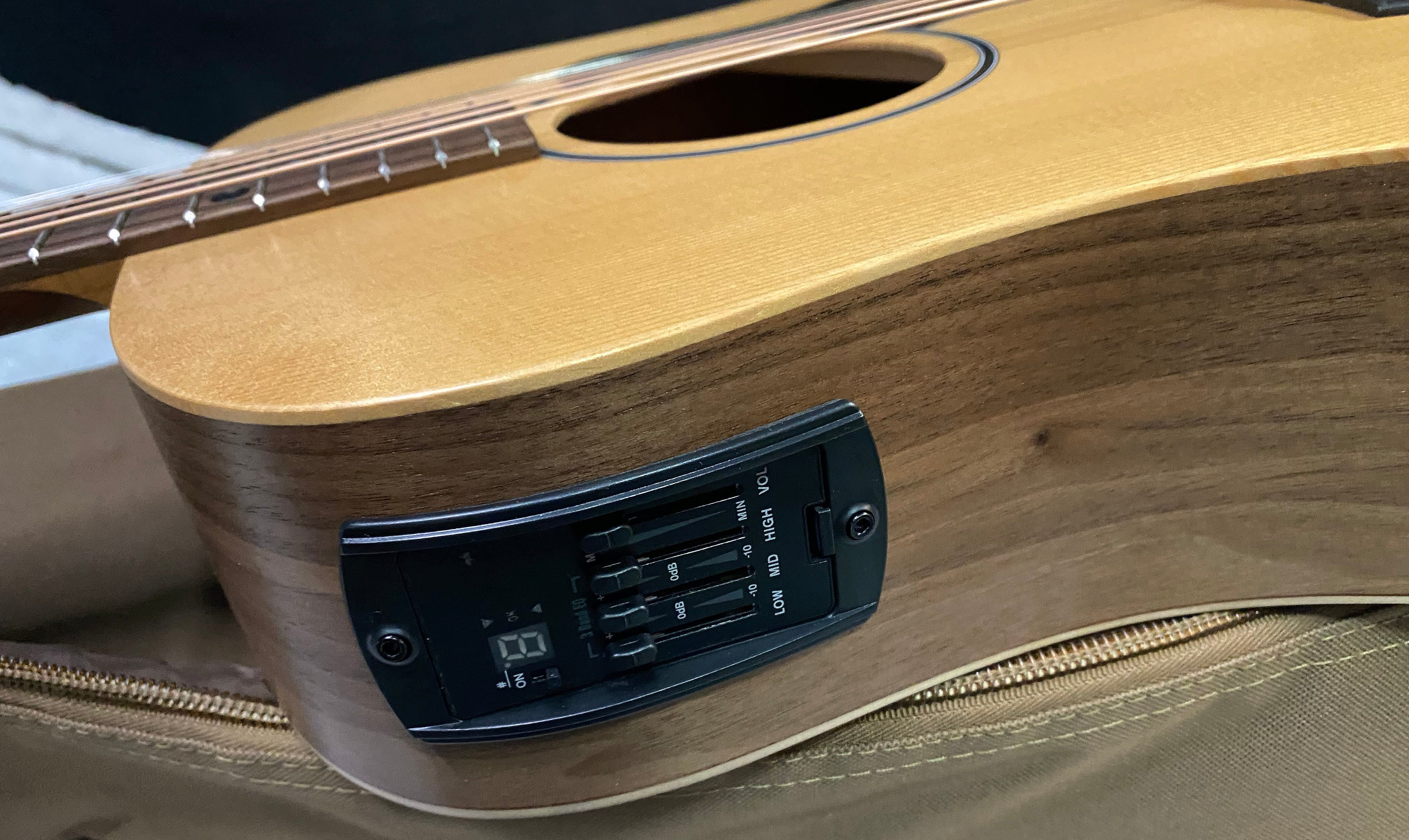 NEW! Taylor Big Baby Taylor BBTe Acoustic-electric Guitar - Natural Sitka Spruce - 4lbs - Authorized Dealer - G06258