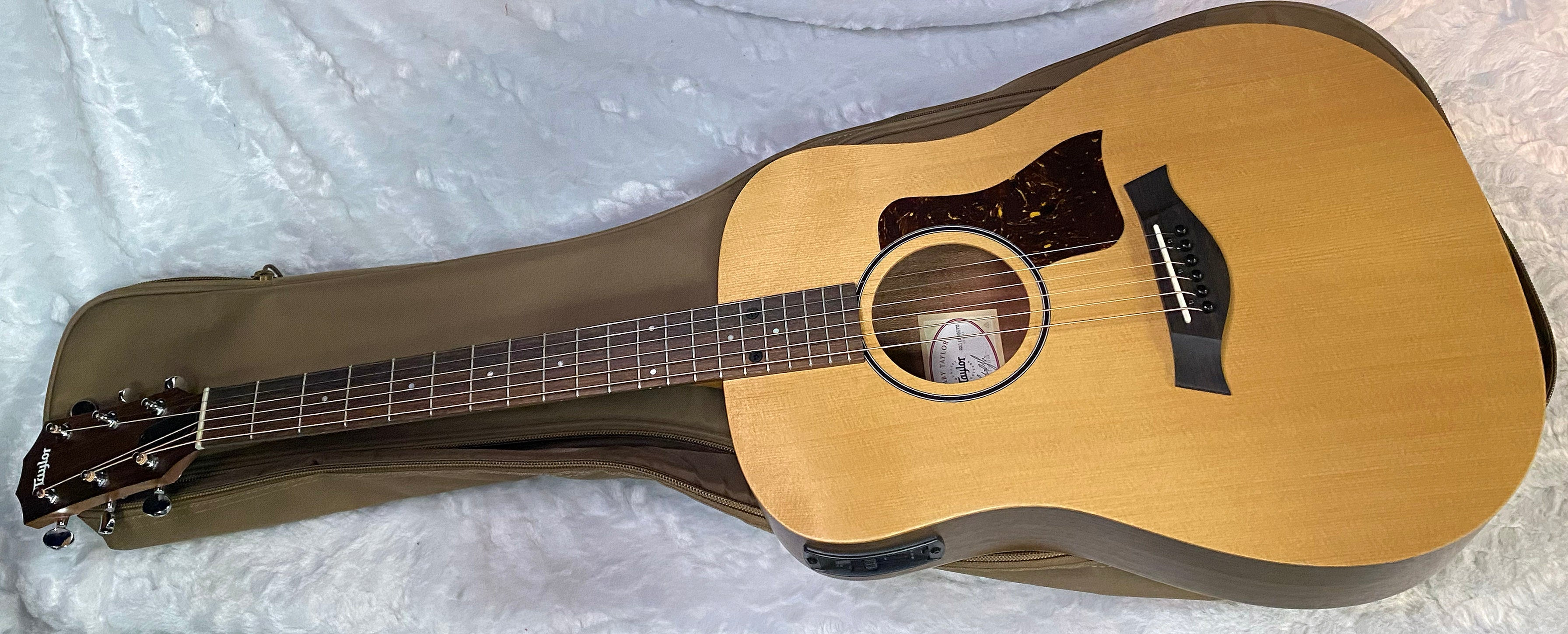 NEW! Taylor Big Baby Taylor BBTe Acoustic-electric Guitar - Natural Sitka Spruce - 4lbs - Authorized Dealer - G06258