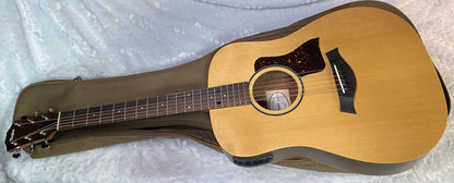 NEW! Taylor Big Baby Taylor BBTe Acoustic-electric Guitar - Natural Sitka Spruce - 4lbs - Authorized Dealer - G06258