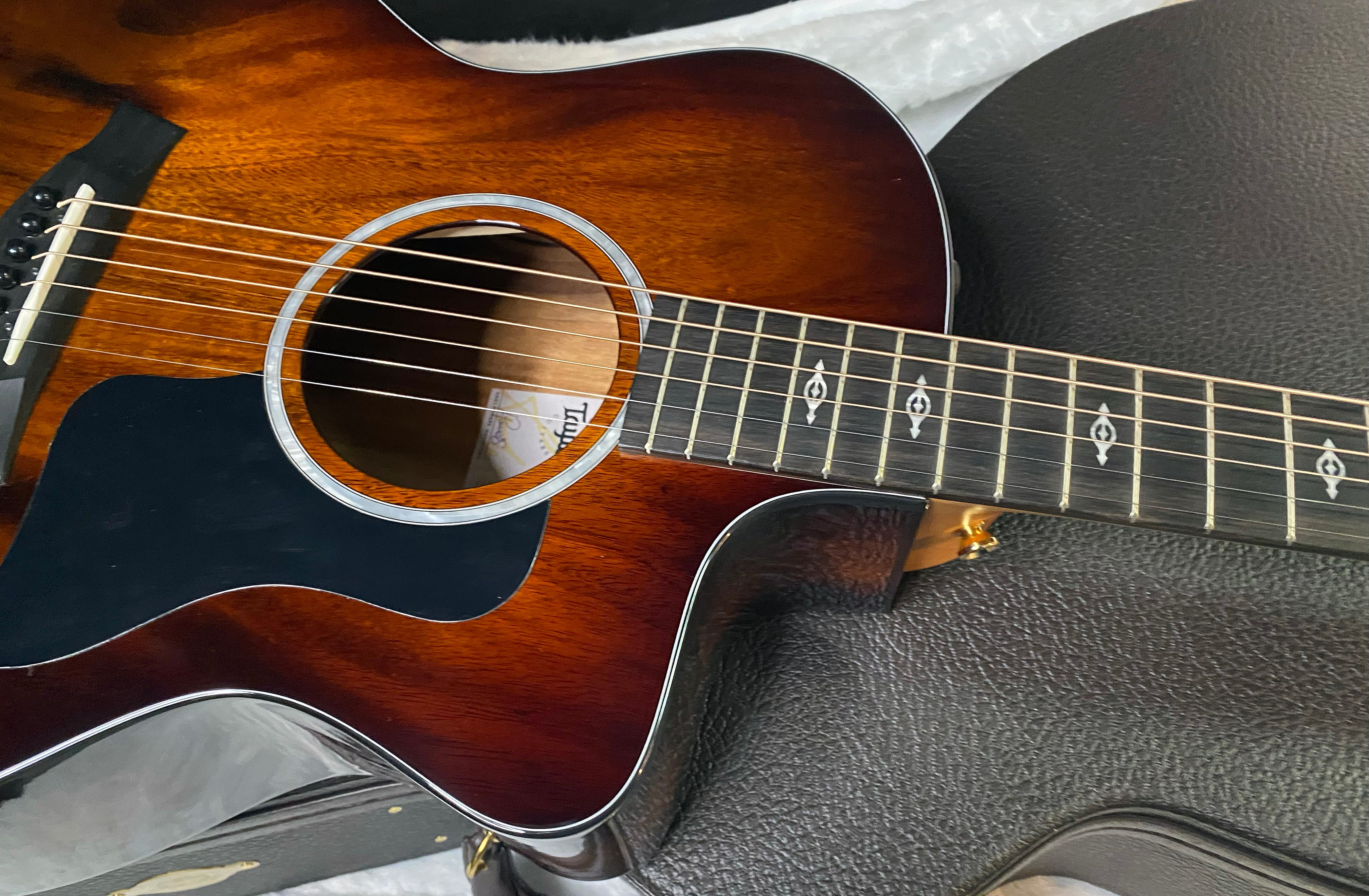 NEW! Taylor 224ce-K DLX Grand Auditorium Acoustic-Electric Guitar - Tobacco - 4.8lbs - Authorized Dealer - G06223