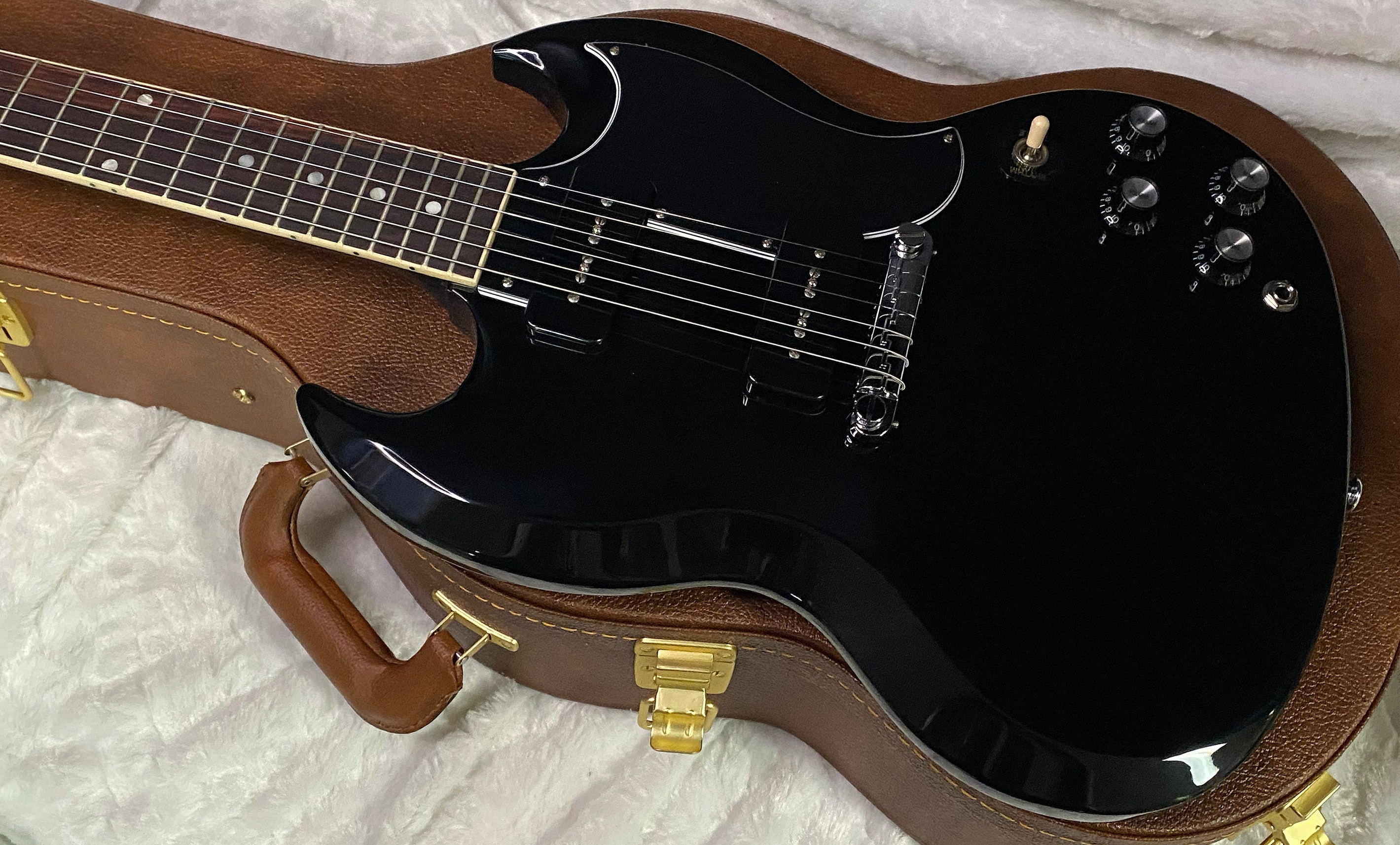 NEW! Gibson SG Special - Ebony Finish - Only 6 lbs - Authorized Dealer - P-90's - G07323