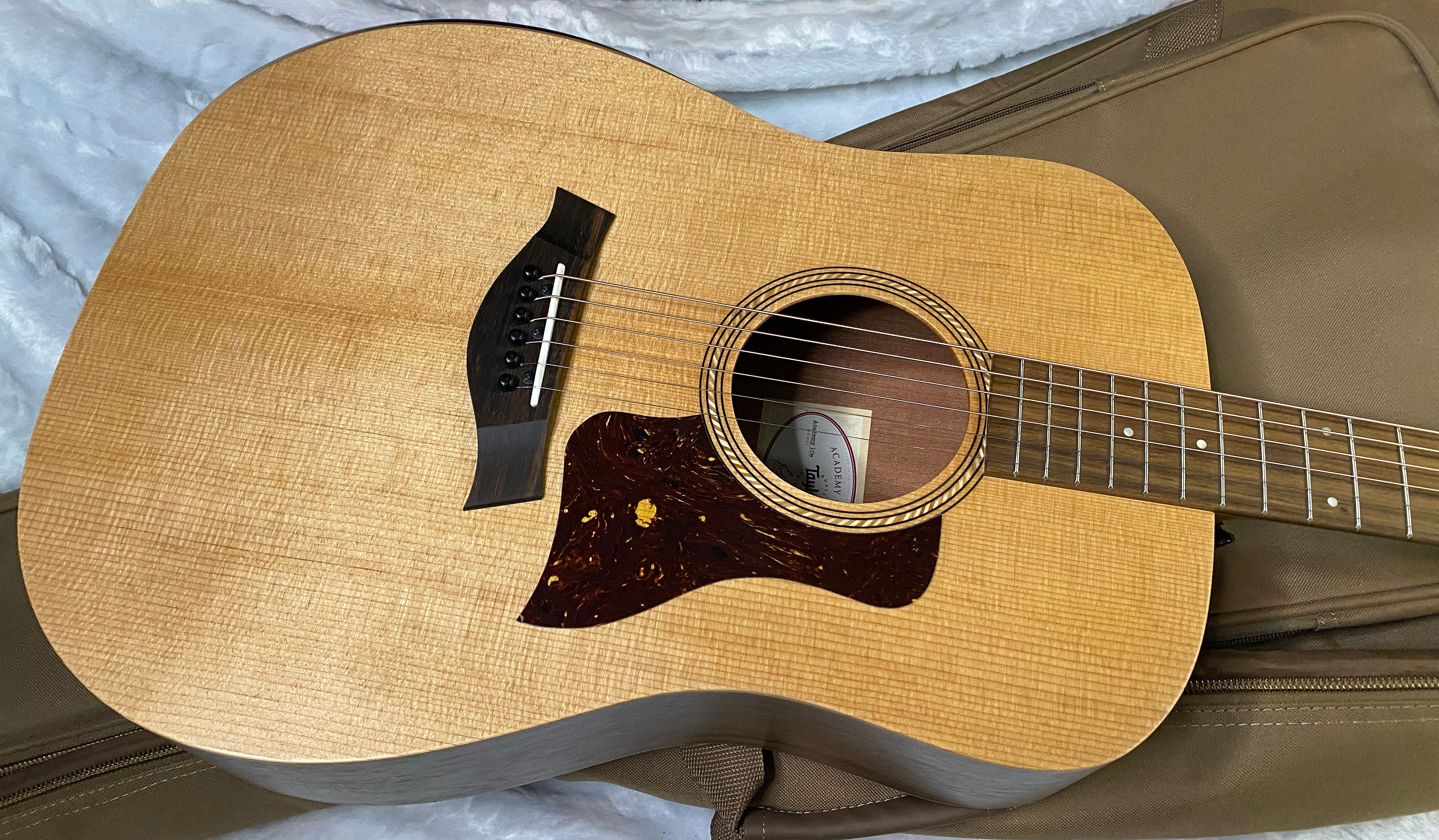NEW! Taylor Academy 10e Acoustic-Electric Guitar - Natural - 4lbs - Authorized Dealer - G06199