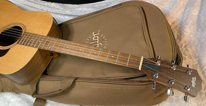 NEW! Taylor Academy 10e Acoustic-Electric Guitar - Natural - 4lbs - Authorized Dealer - G06199