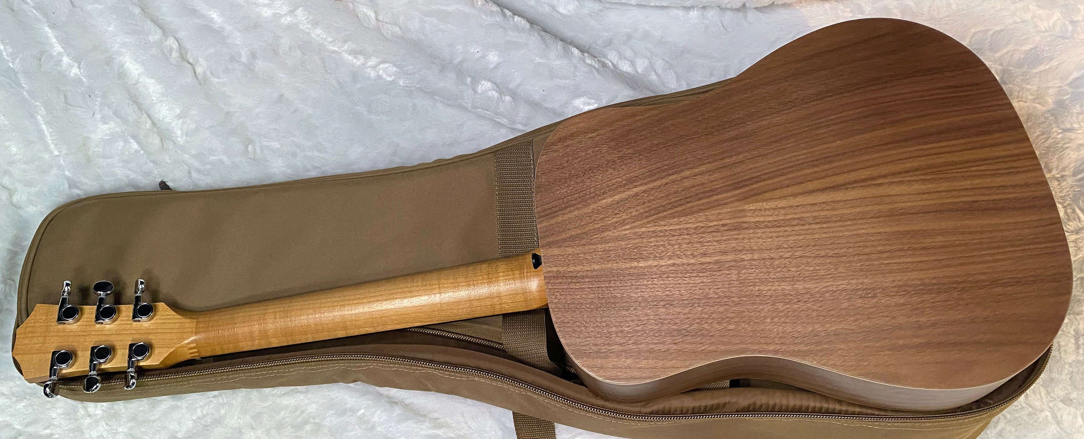 NEW! Taylor Baby Taylor BT1e Walnut Acoustic Guitar - Natural Sitka Spruce - 3lbs - Authorized Dealer - G06291
