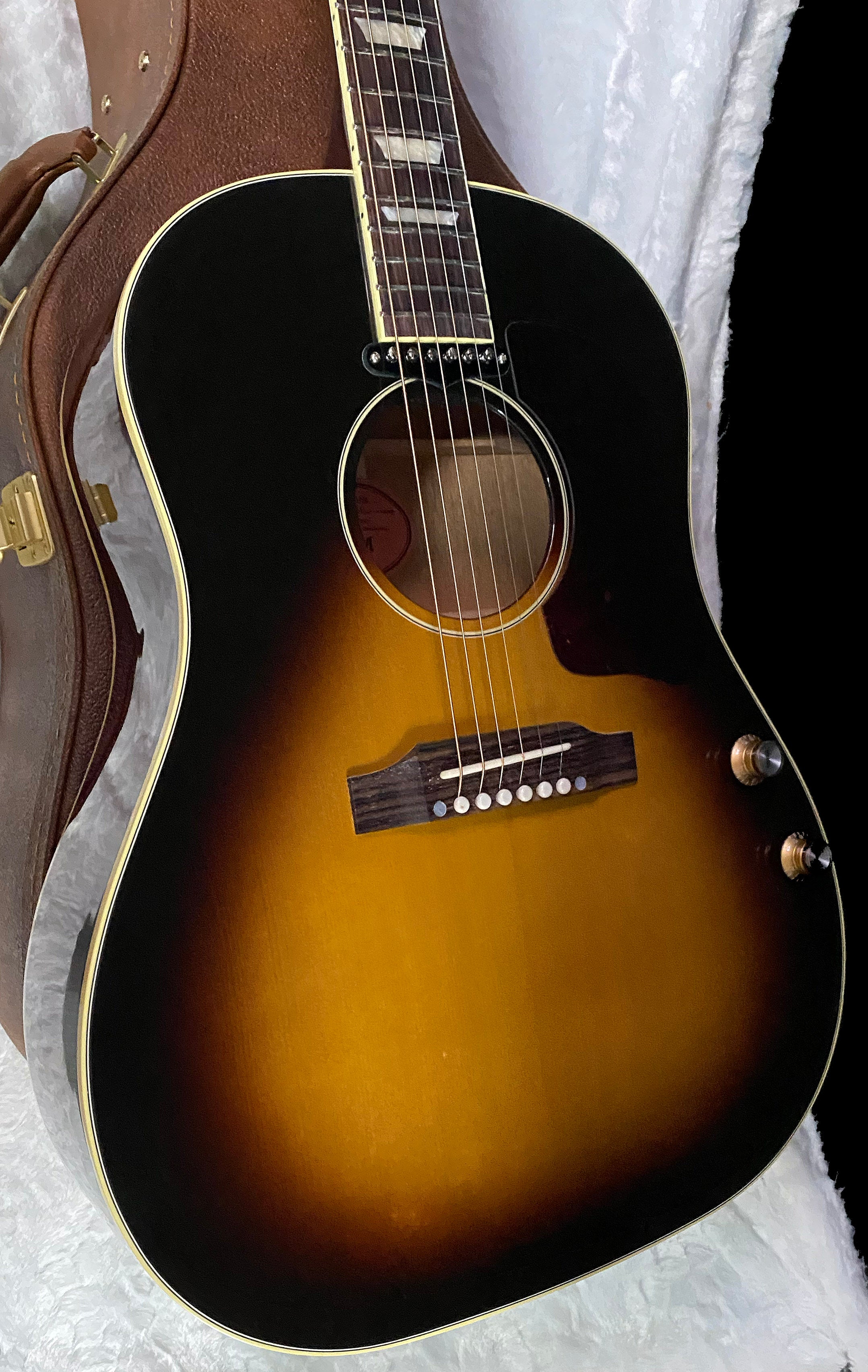 NEW ! Gibson J-160E Original - Vintage Sunburst - 4.7 lbs - Authorized Dealer - In Stock - G07419