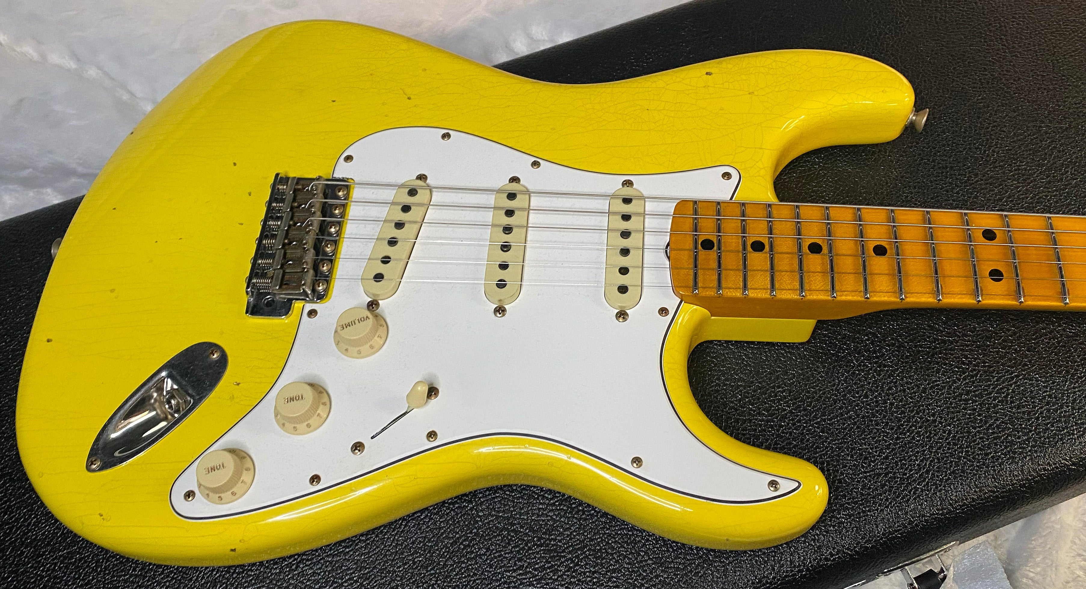 NEW! Fender Custom Shop Special Run '69 Stratocaster Journeyman Relic - Handwound P/U's - Aged Graffiti Yellow - Reverse Headstock - 7.7lbs - Authorized Dealer - One OFF! SUPRE RARE! G06783