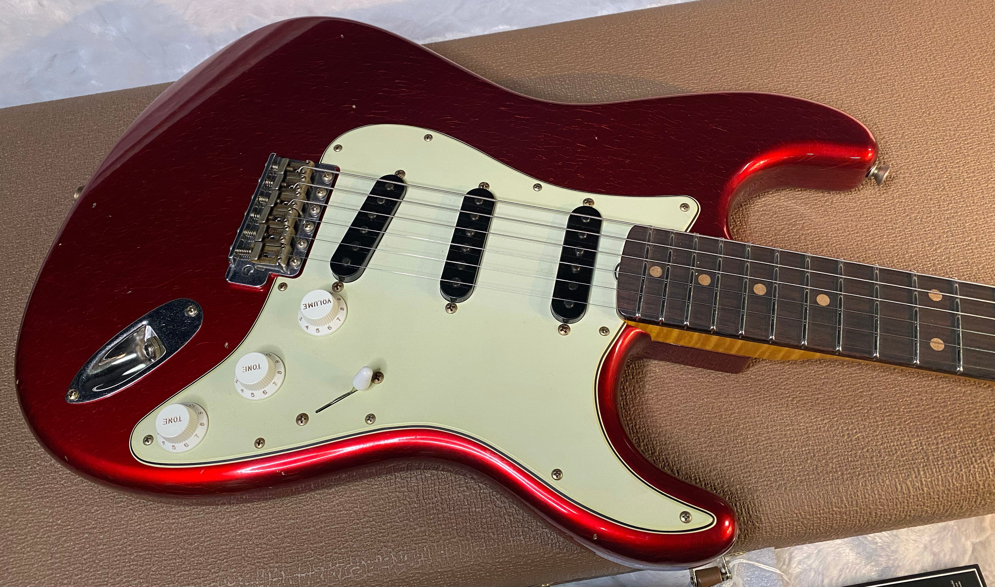NEW ! Fender Custom Shop ' 62 Stratocaster Bizarre Guitar Exclusive Flamethrower - Journeyman Relic - Super Limited Edition - Candy Apple Red - AAAA Flamed Maple Neck - Authorized Dealer - G06784