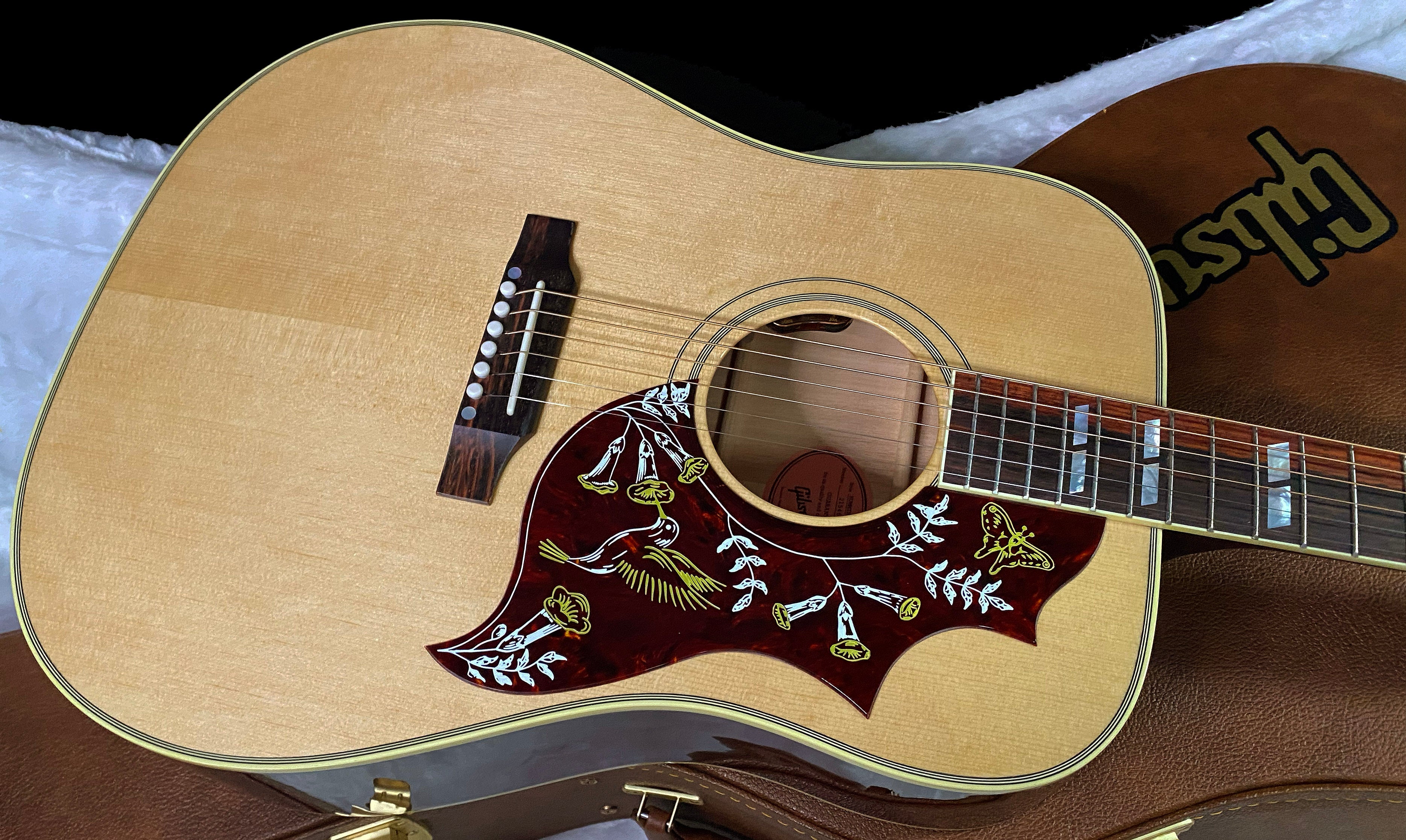NEW ! Gibson Hummingbird Original - Antique Natural - Stunning Figured Spruce Top - WOW - 4.3 lbs - Acoustic Electric - Authorized Dealer - G07425