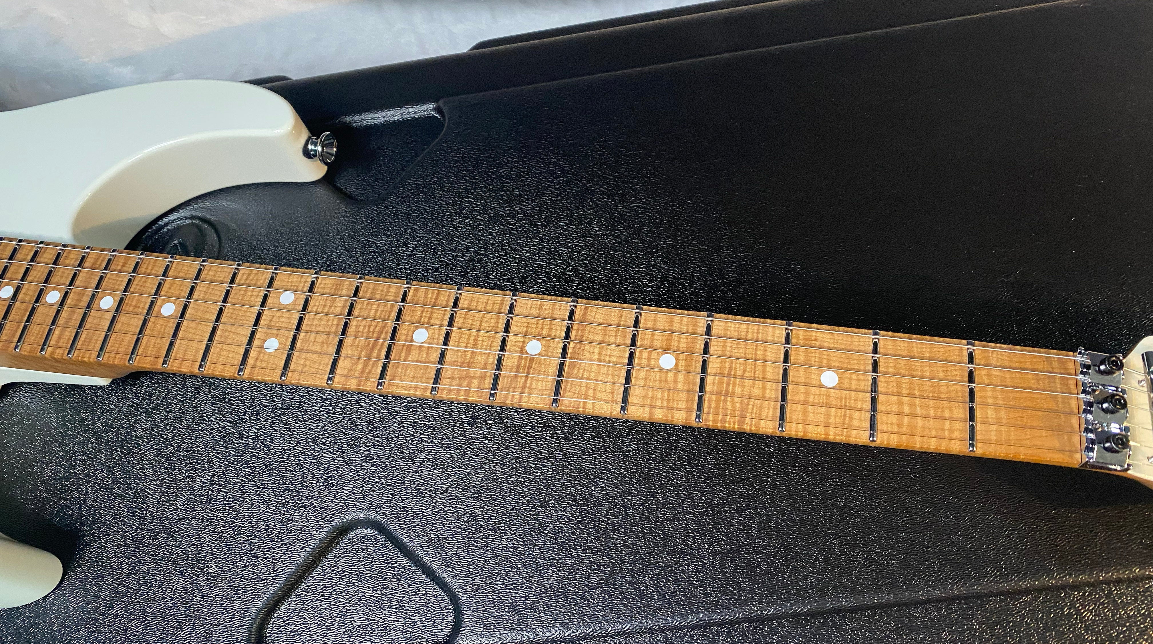 NEW ! Jackson Custom Shop Dinky HSH - Roasted Maple Neck & Fretboard - DK - Olympic White - Authorized Dealer - 8.1 lbs - G06789