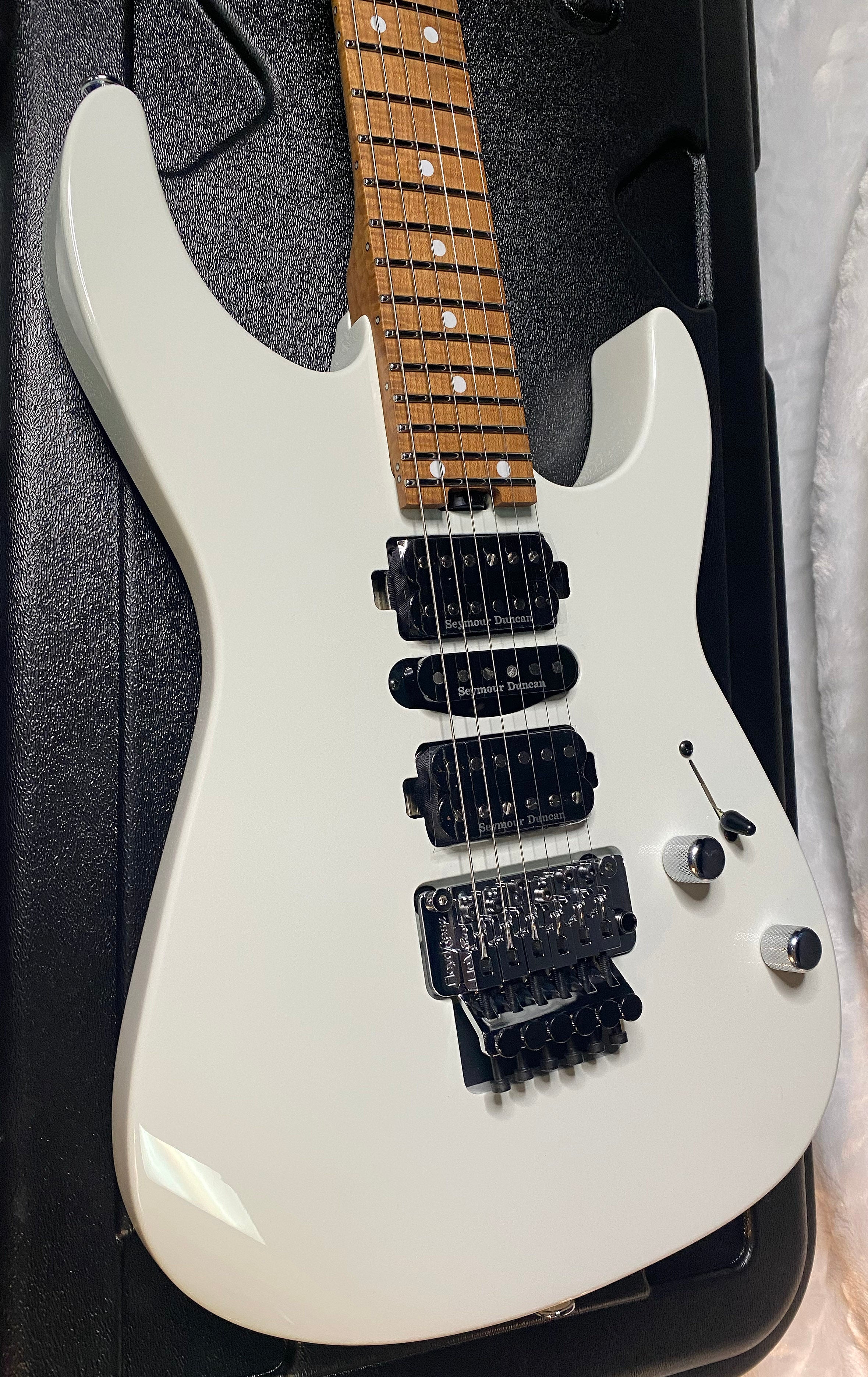 NEW ! Jackson Custom Shop Dinky HSH - Roasted Maple Neck & Fretboard - DK - Olympic White - Authorized Dealer - 8.1 lbs - G06789