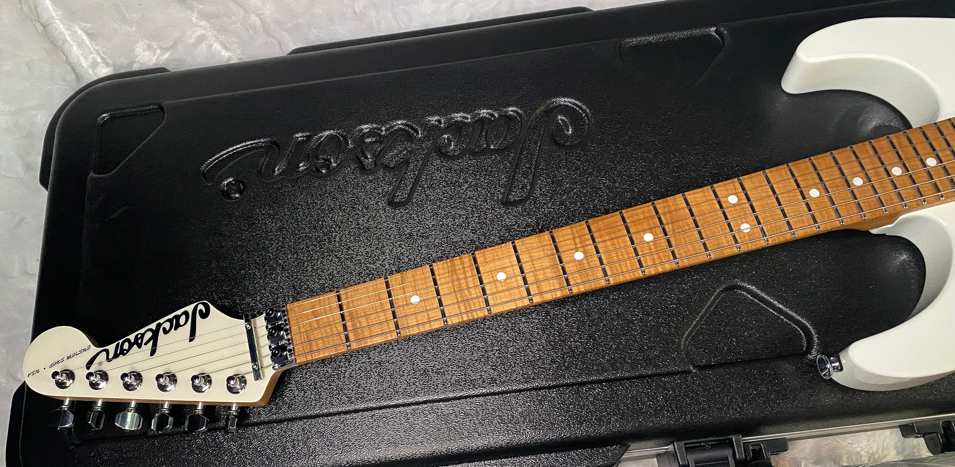 NEW ! Jackson Custom Shop Dinky HSH - Roasted Maple Neck & Fretboard - DK - Olympic White - Authorized Dealer - 8.1 lbs - G06789