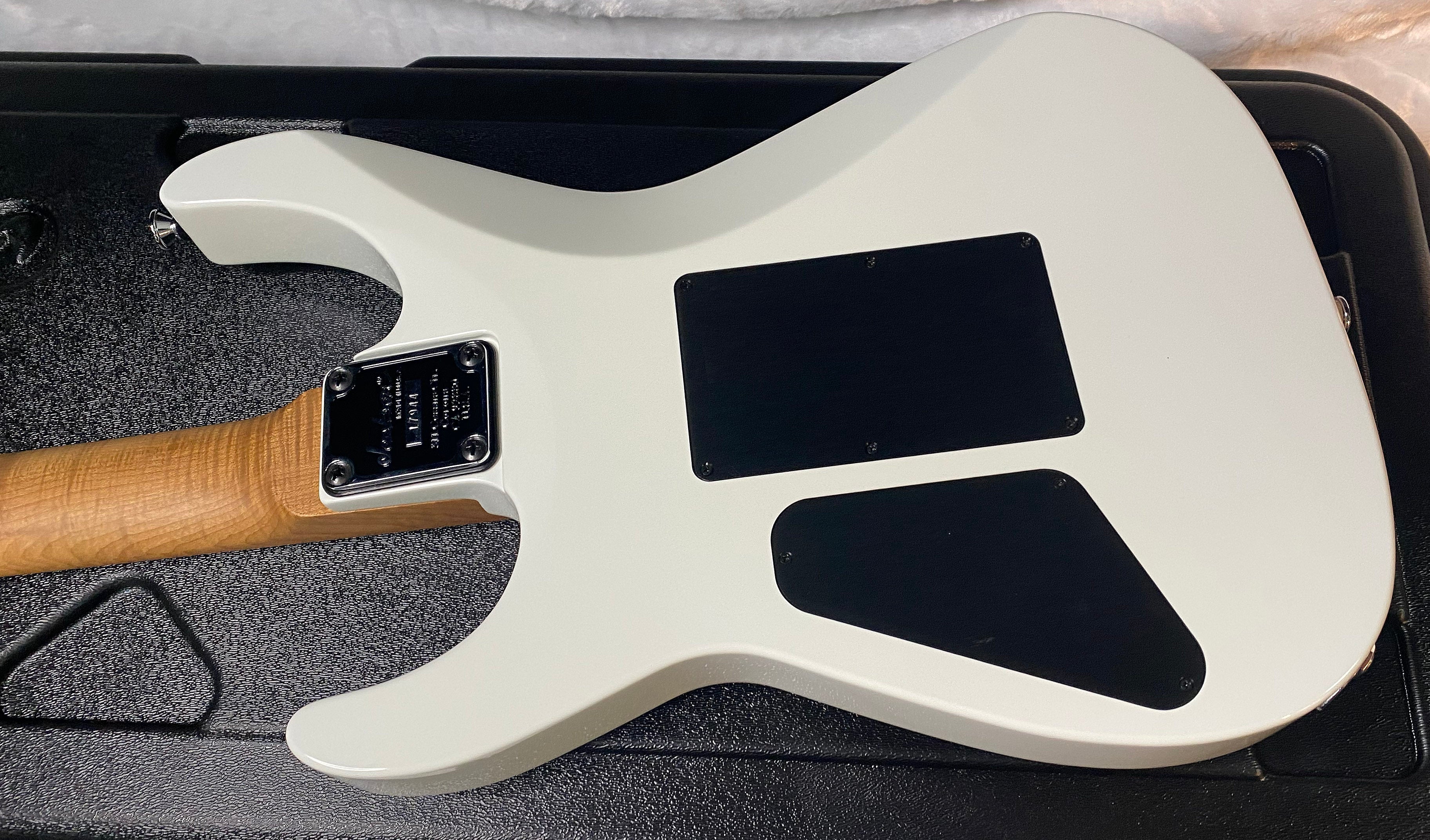 NEW ! Jackson Custom Shop Dinky HSH - Roasted Maple Neck & Fretboard - DK - Olympic White - Authorized Dealer - 8.1 lbs - G06789