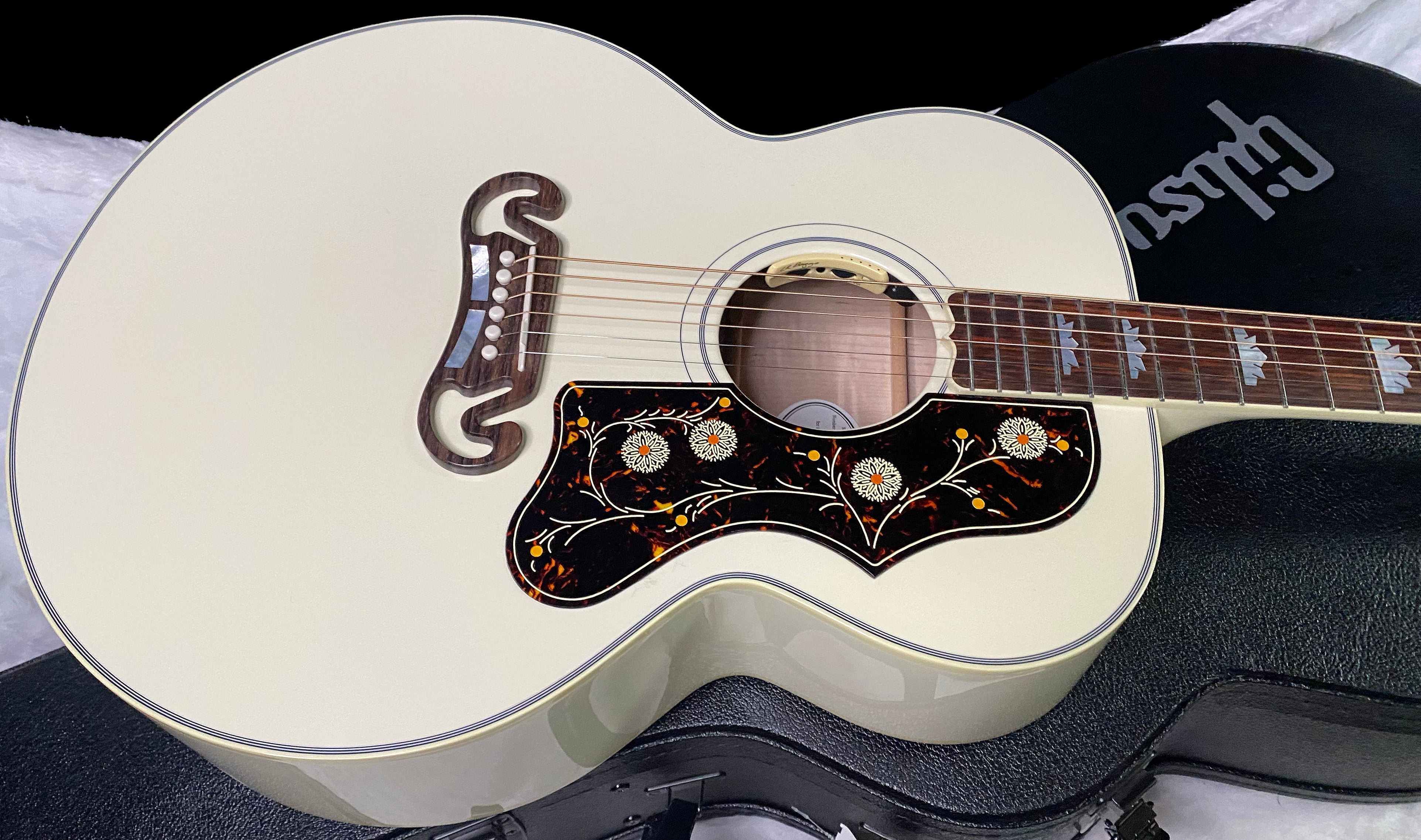 NEW Gibson SJ-200 Standard - Classic White - Authorized Dealer - 5.4 lbs - G07421