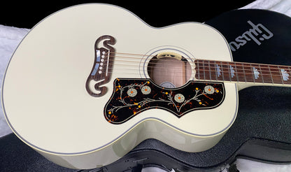 NEW Gibson SJ-200 Standard - Classic White - Authorized Dealer - 5.4 lbs - G07421