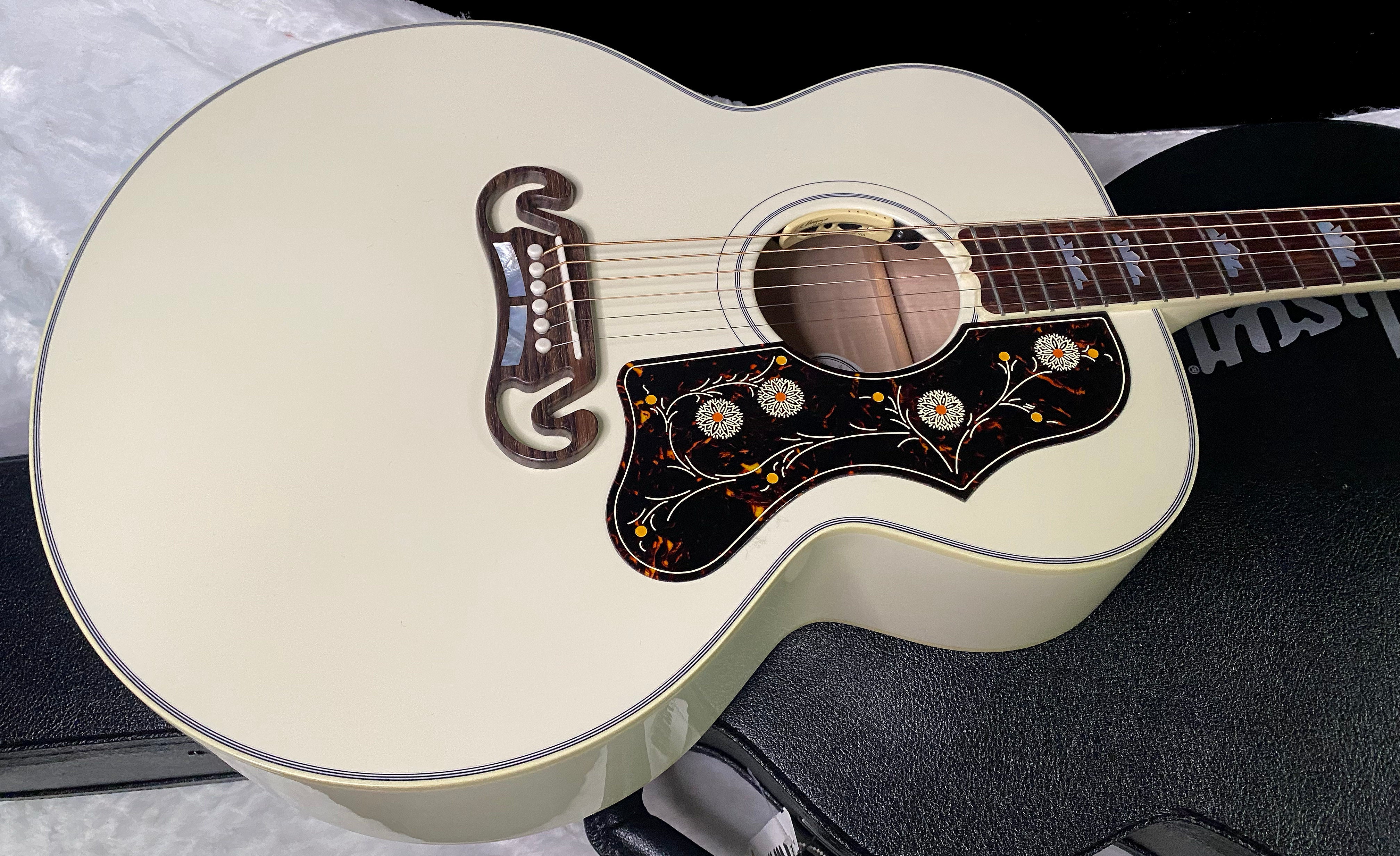 NEW Gibson SJ-200 Standard - Classic White - Authorized Dealer - 5.4 lbs - G07421