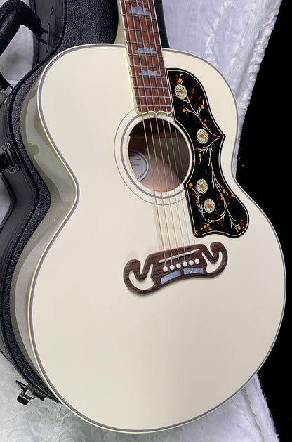 NEW Gibson SJ-200 Standard - Classic White - Authorized Dealer - 5.4 lbs - G07421