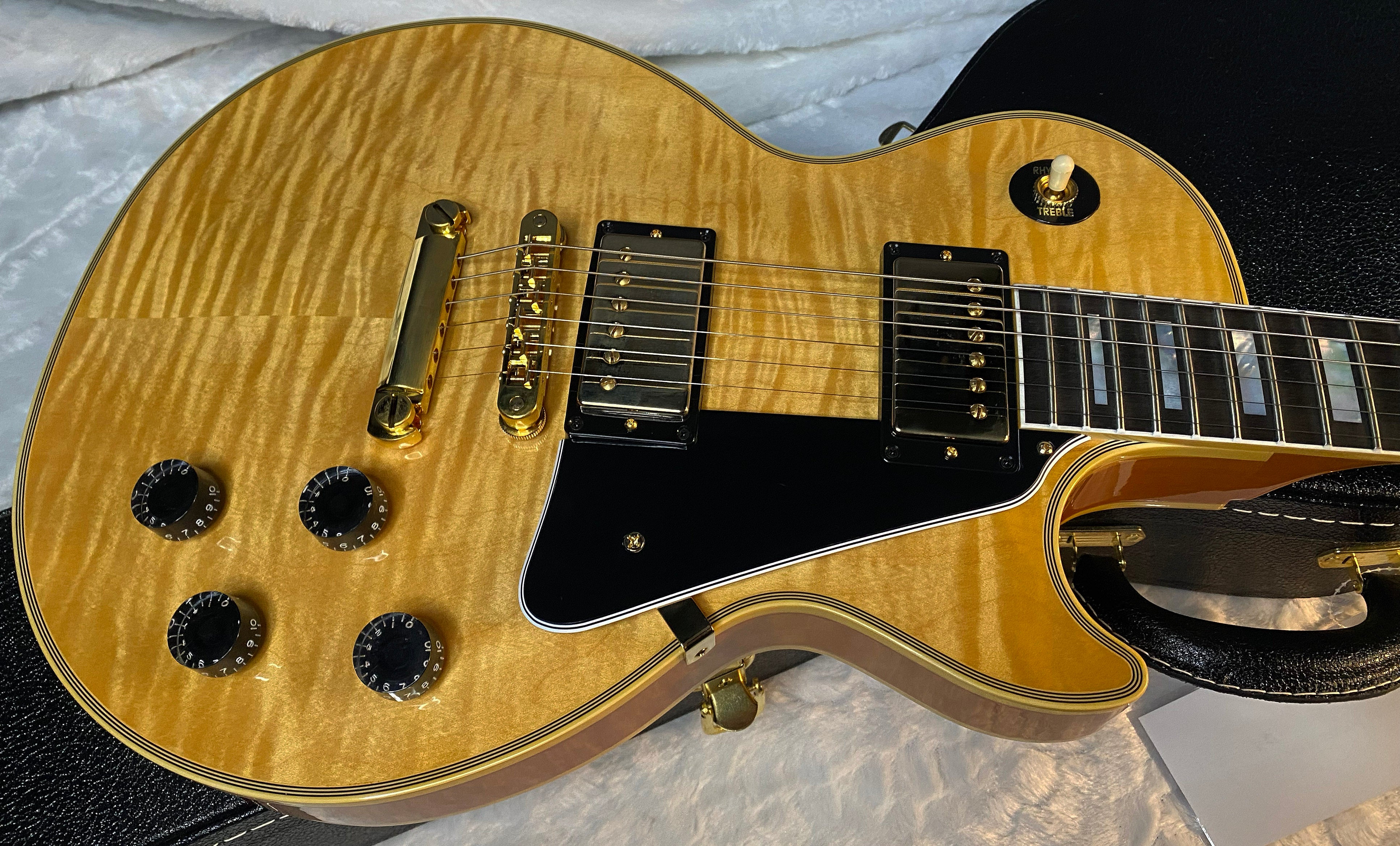 NEW! Gibson Dealer Select Custom Shop Les Paul Custom AAA Figured Flame Top - Antique Natural - Authorized Dealer - WOW! 8.9 lbs - G05981