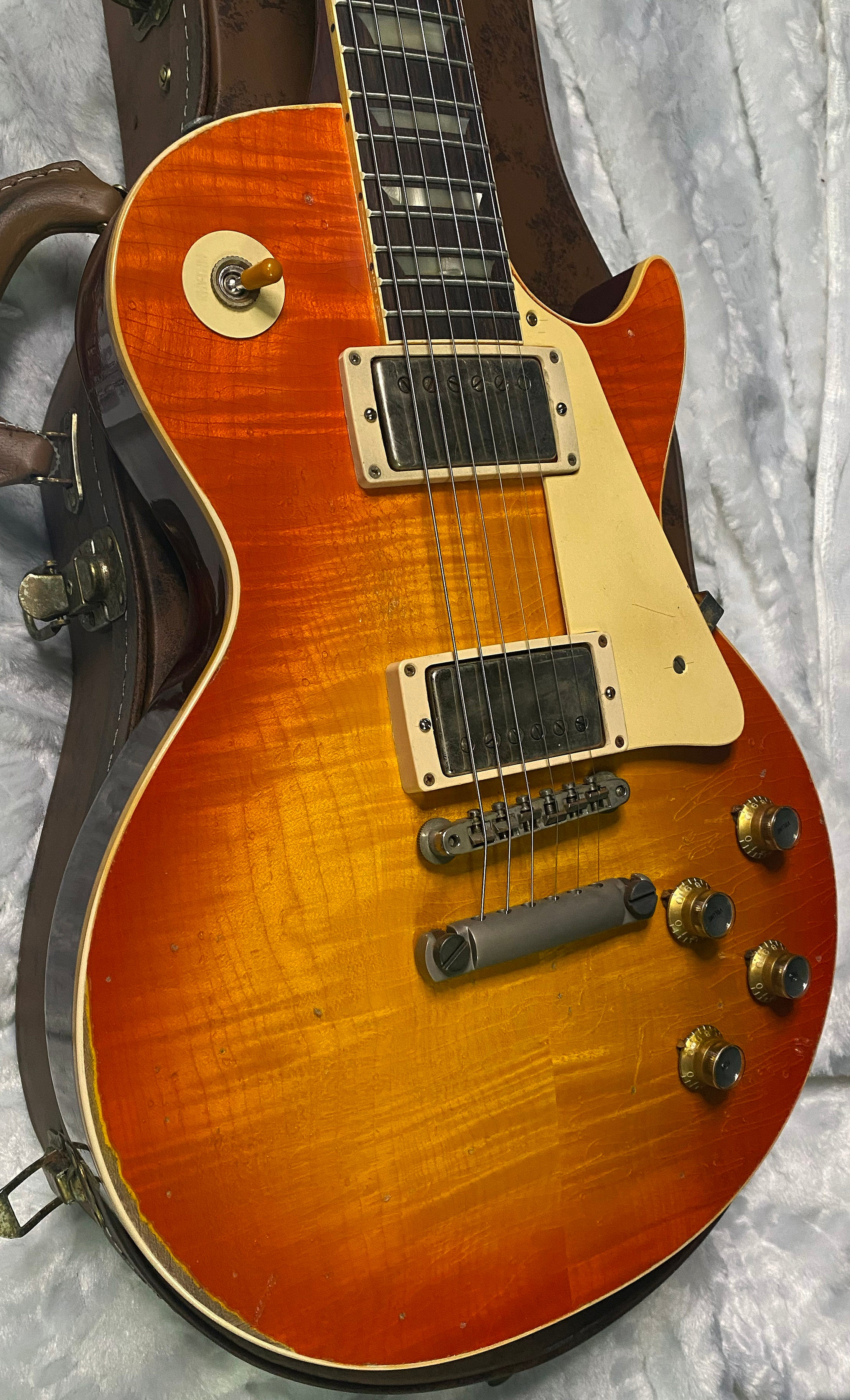 NEW! Gibson Custom 1960 Les Paul Standard Reissue - Tangerine Burst, Murphy Lab Heavy Aged - Only 8.1 lbs - Beautiful Curly Wild Flame Top - Authorized Dealer - G07434