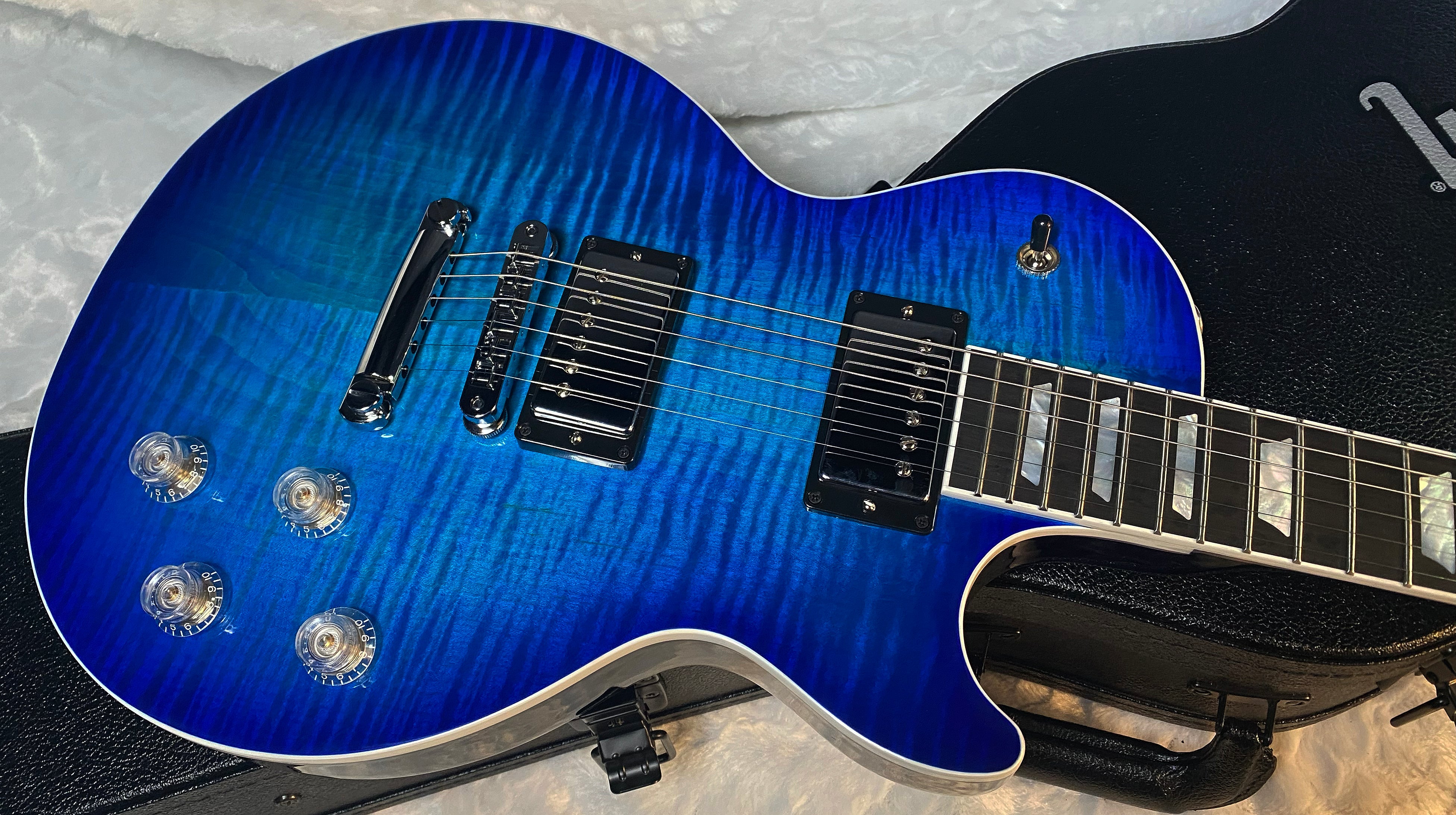 NEW ! Gibson Les Paul Modern Figured - Cobalt Burst - Beautiful Flame Top! Authorized Dealer - Only 7.7 lbs - G06032