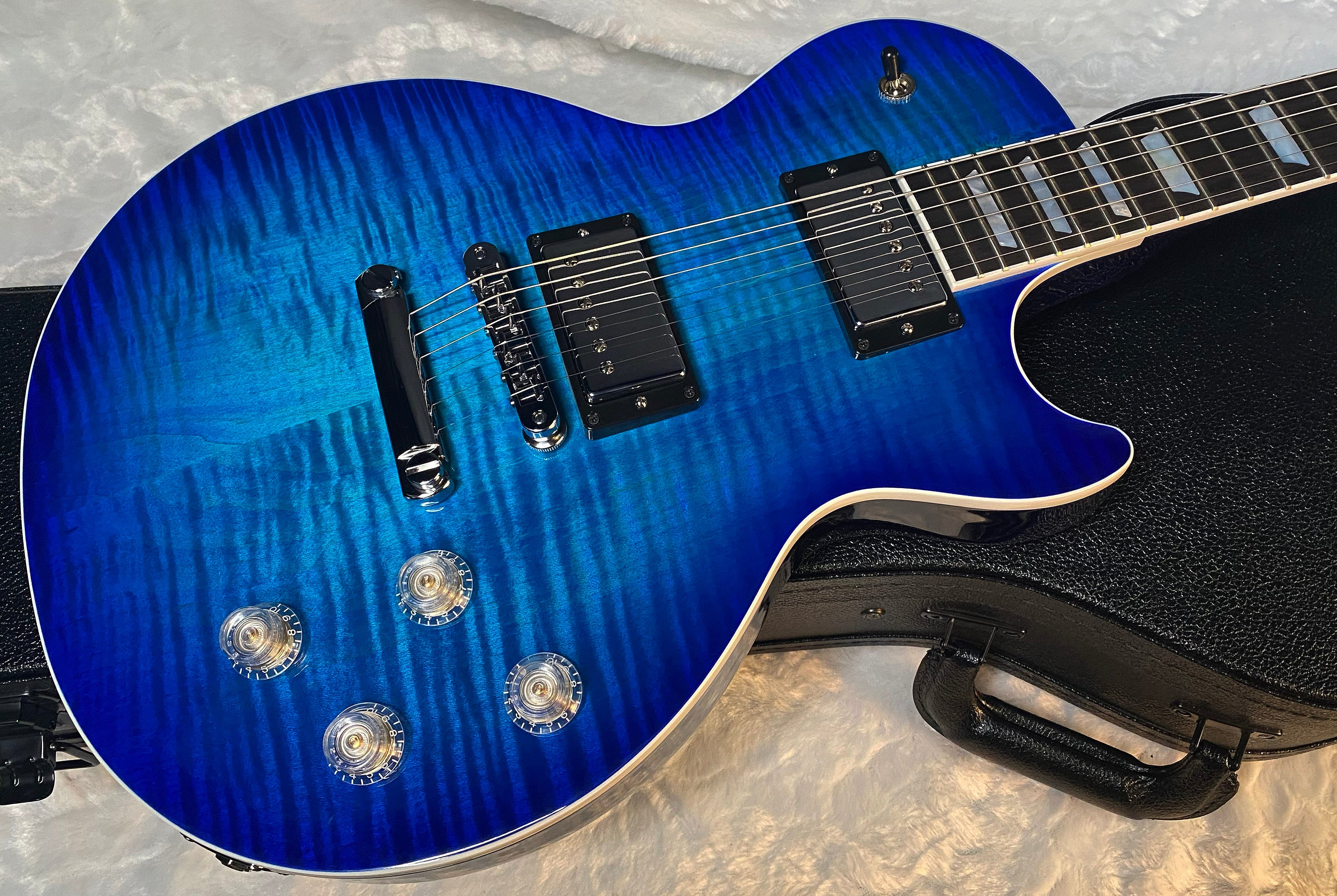 NEW ! Gibson Les Paul Modern Figured - Cobalt Burst - Beautiful Flame Top! Authorized Dealer - Only 7.7 lbs - G06032