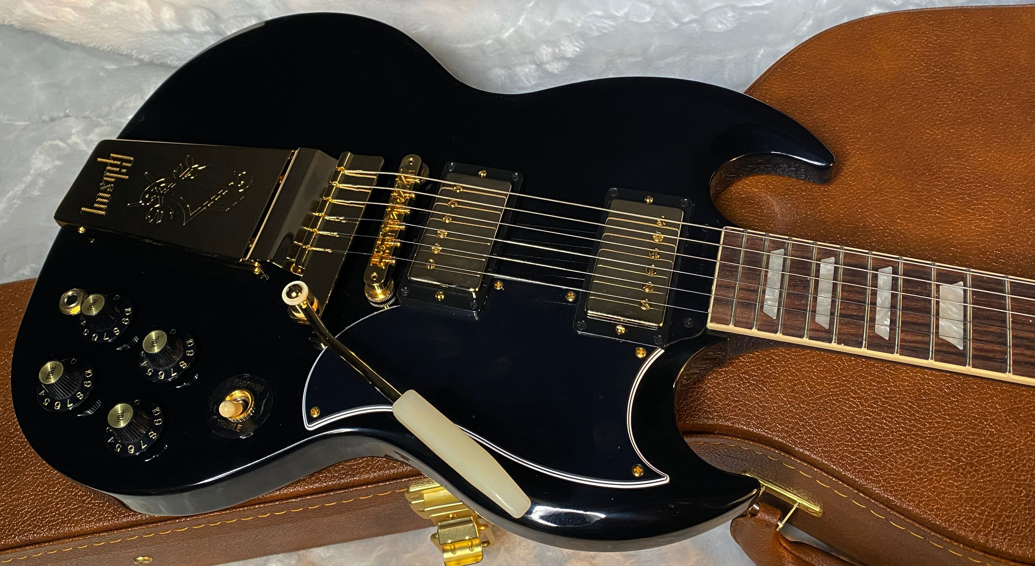 NEW ! Gibson LIMITED EDITION SG Standard '61 Maestro Vibrola - T-Type Pick-Ups - Gold Hardware - - Authorized Dealer - 7.4 lbs - G06033