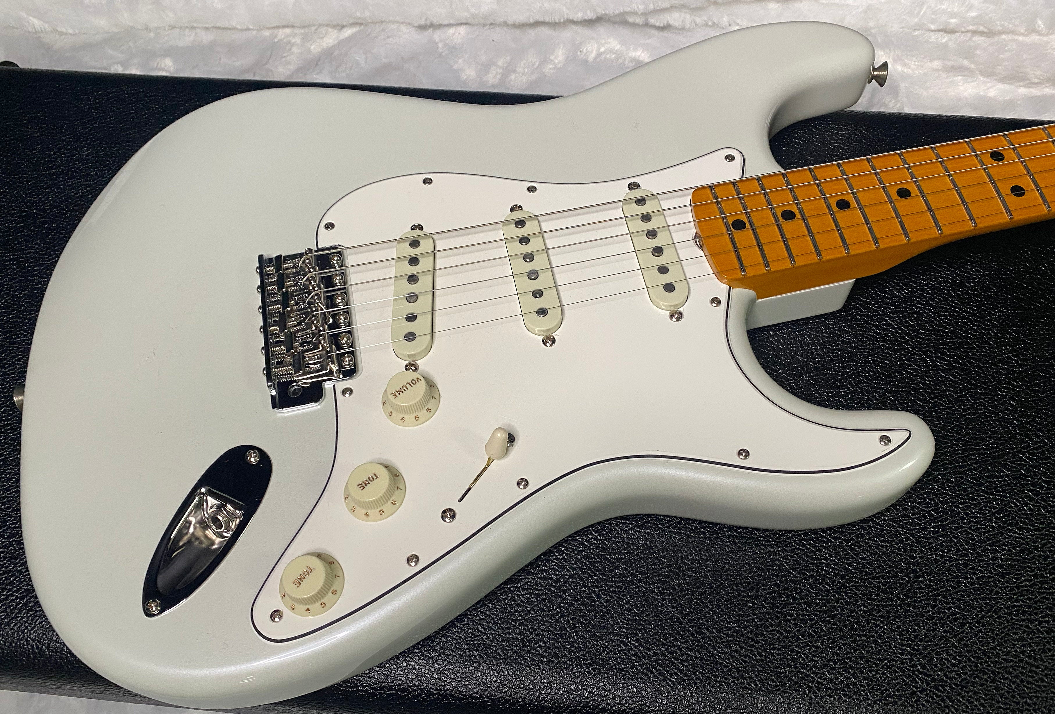 NEW! Fender Custom Shop Special Run '69 Stratocaster NOS Gloss Finish - Handwound P/U's - Frost White - Reverse Matching Headstock - 8.1 lbs - Authorized Dealer - RARE! G07463