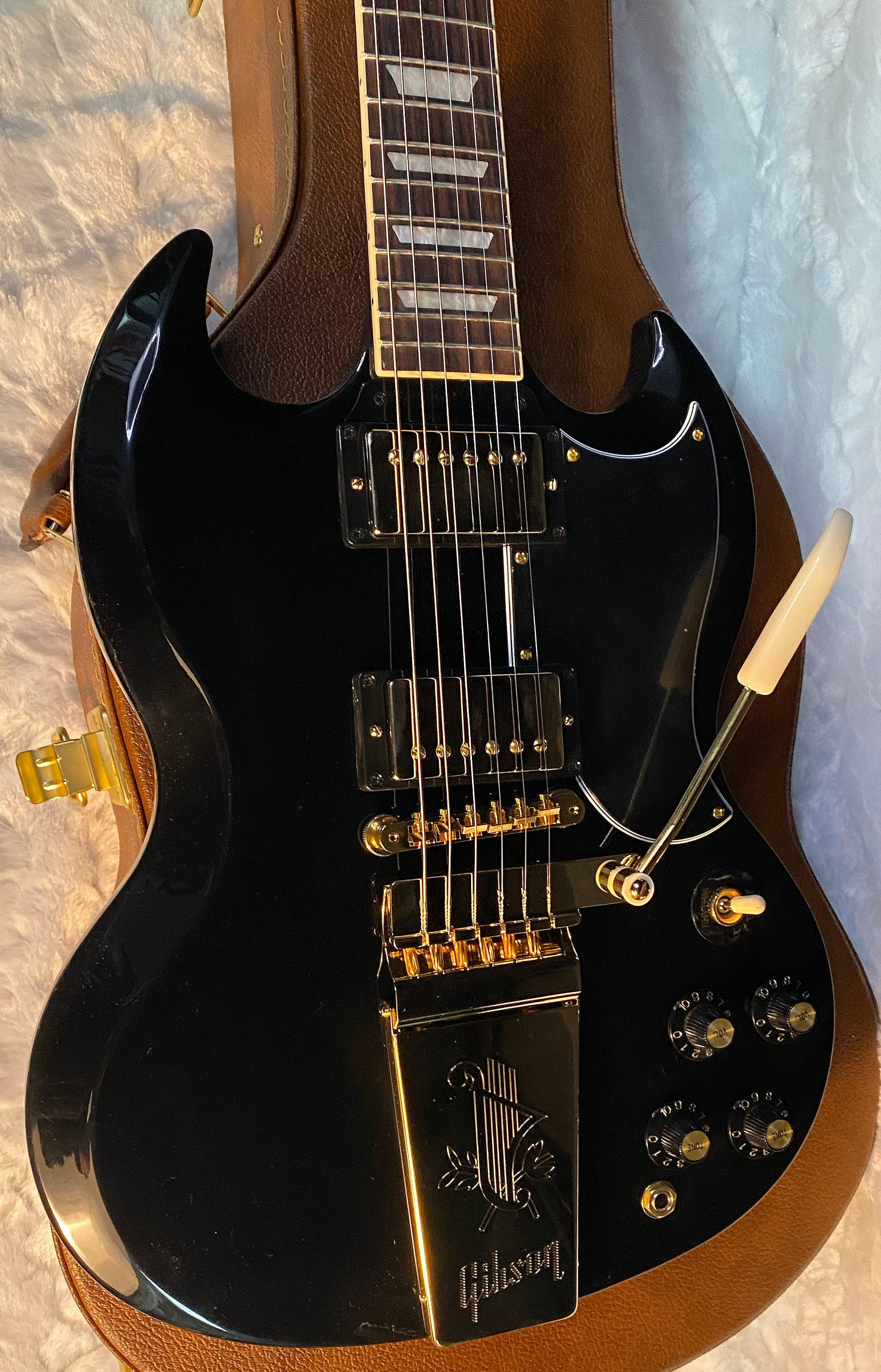 NEW ! Gibson LIMITED EDITION SG Standard '61 Maestro Vibrola - T-Type Pick-Ups - Gold Hardware - - Authorized Dealer - 7.4 lbs - G06033