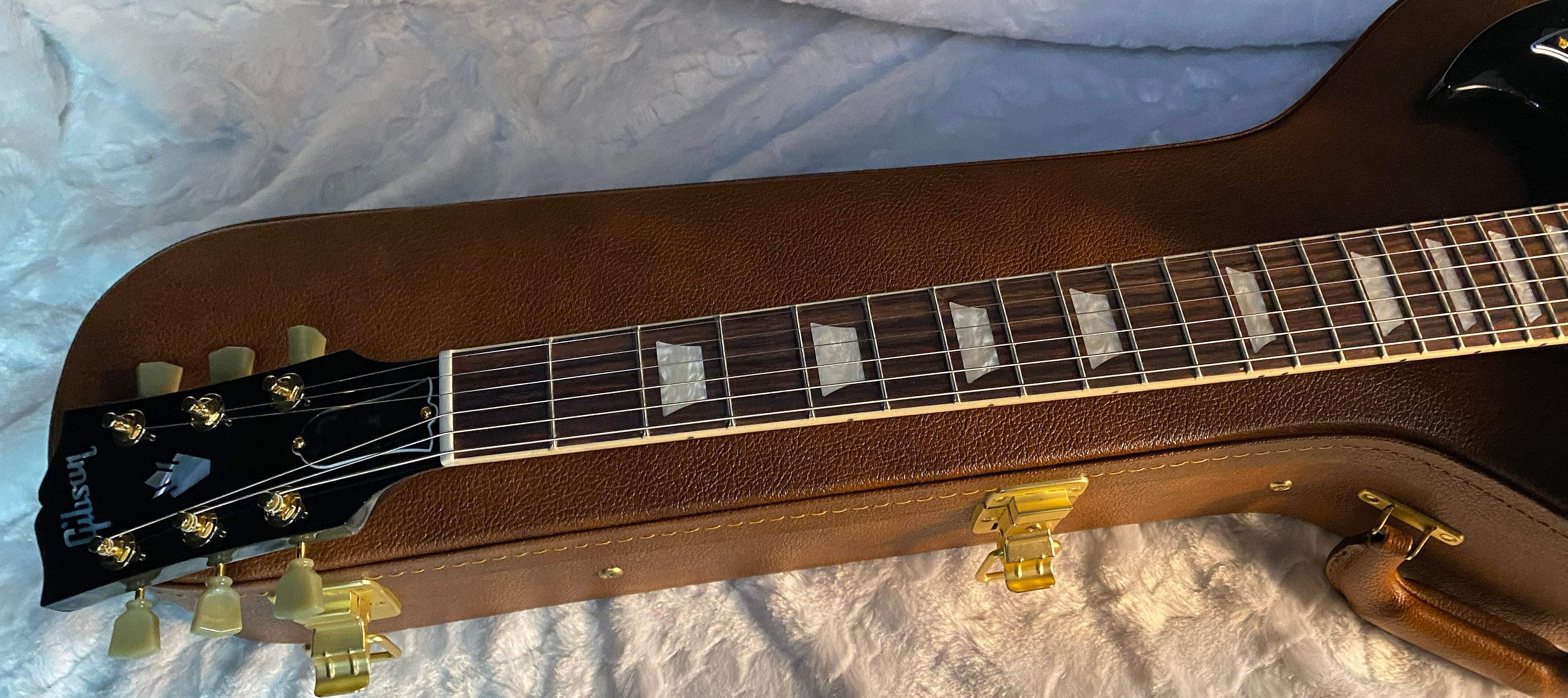 NEW ! Gibson LIMITED EDITION SG Standard '61 Maestro Vibrola - T-Type Pick-Ups - Gold Hardware - - Authorized Dealer - 7.4 lbs - G06033