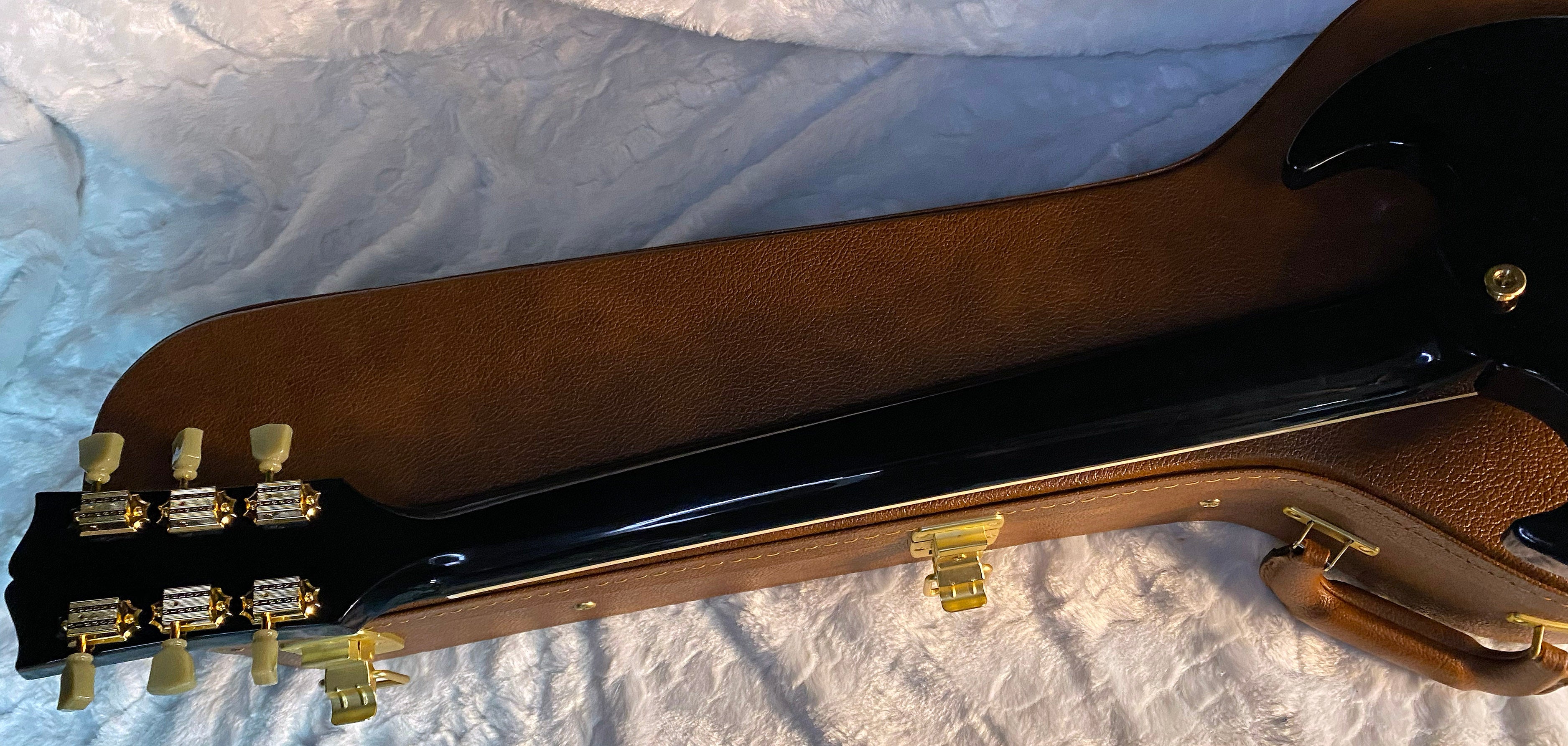 NEW ! Gibson LIMITED EDITION SG Standard '61 Maestro Vibrola - T-Type Pick-Ups - Gold Hardware - - Authorized Dealer - 7.4 lbs - G06033