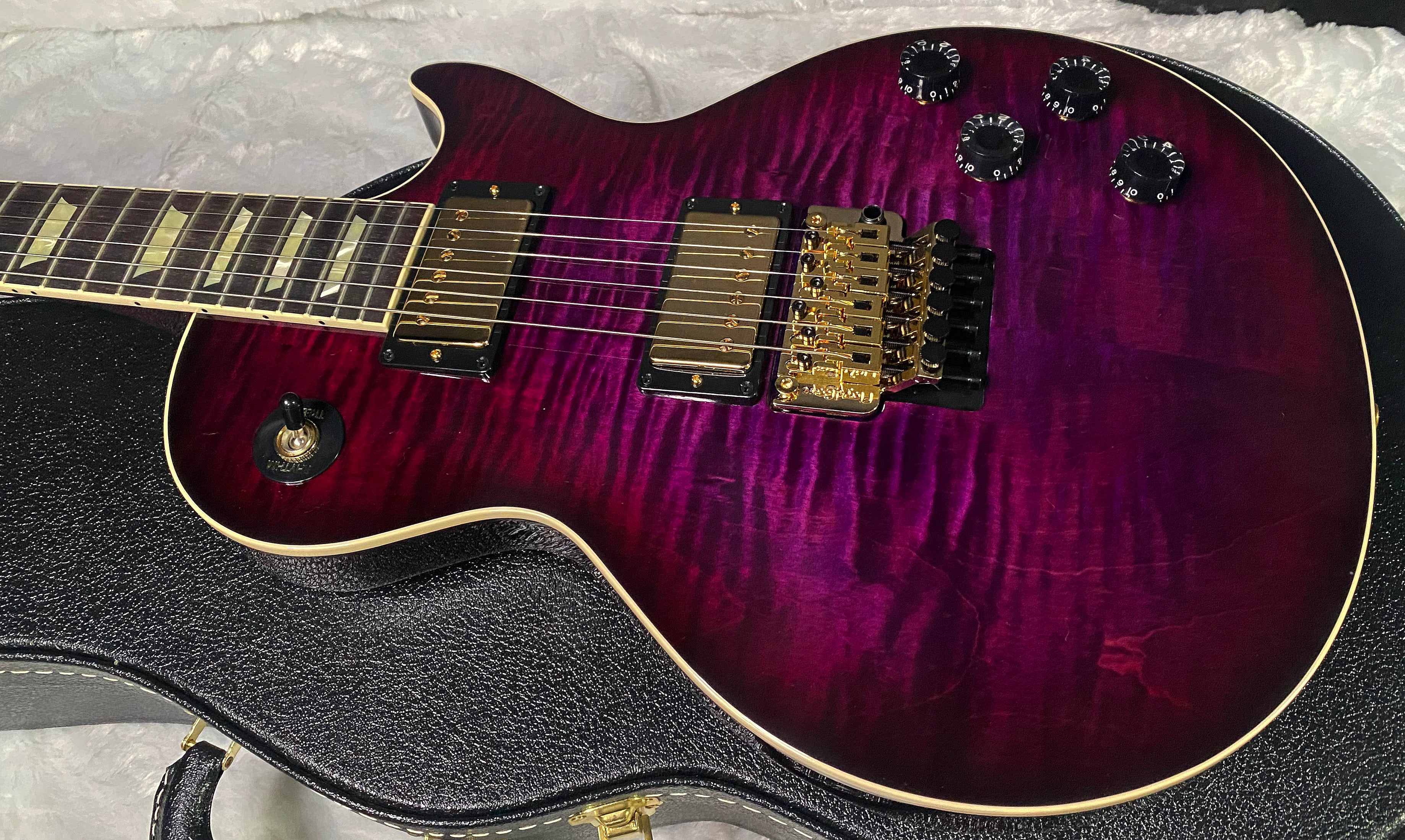 NEW! Gibson Custom Les Paul Axcess Standard Figured Top Floyd Rose Electric Guitar - Greatest Hits II - Authorized Dealer - Tri-Berry Burst - WOW! 8.5lbs - G07453