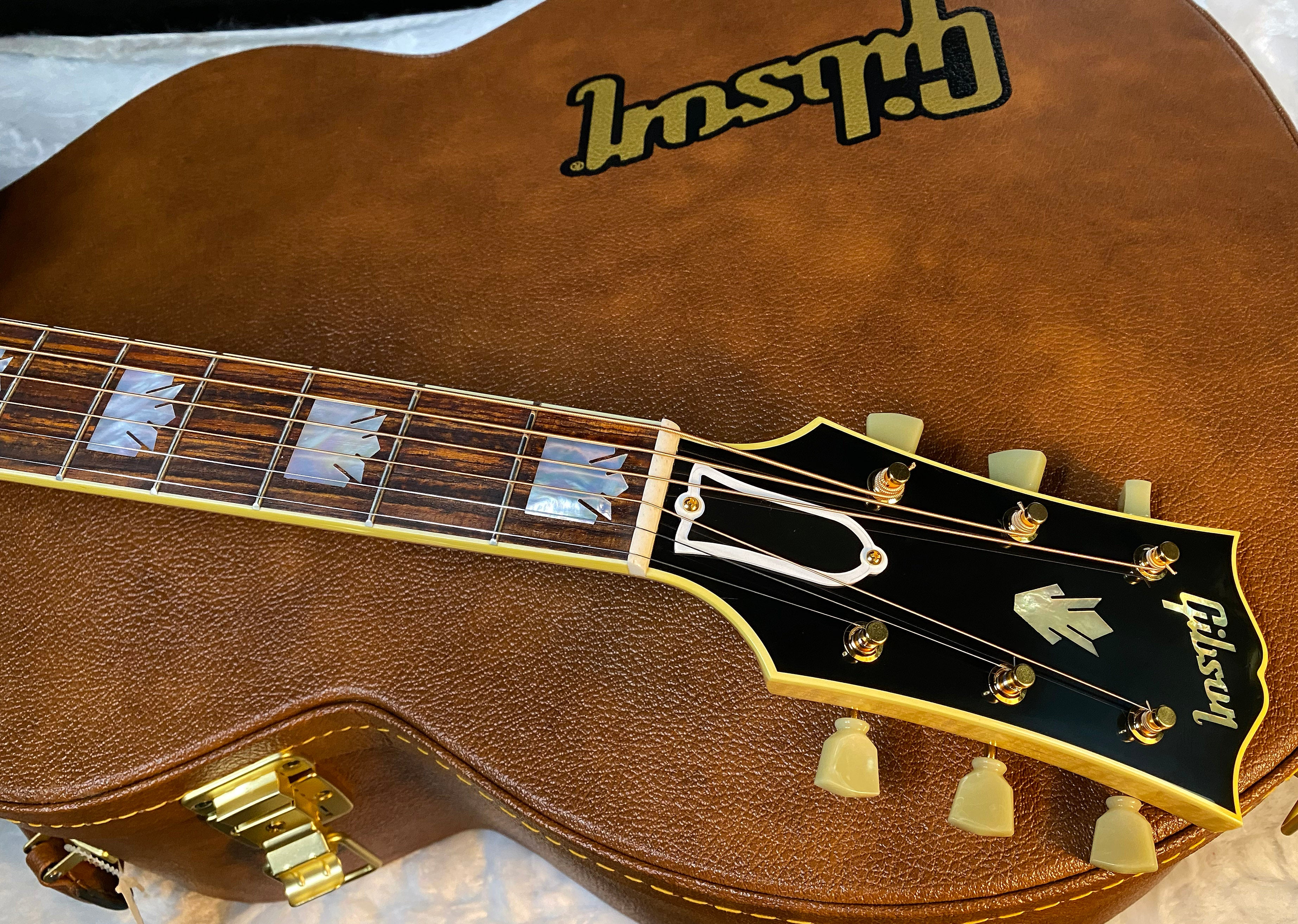 NEW ! Gibson SJ-200 J-200 Original Antique Natural - 4.9 lbs - Authorized Dealer - Incredible Flamed Neck! G06039